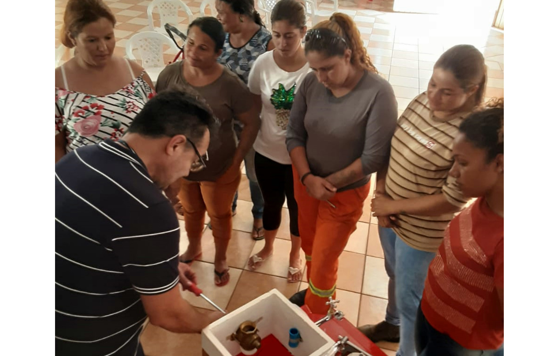 Sanepar capacita mulheres para realizar manutenções hidráulicas