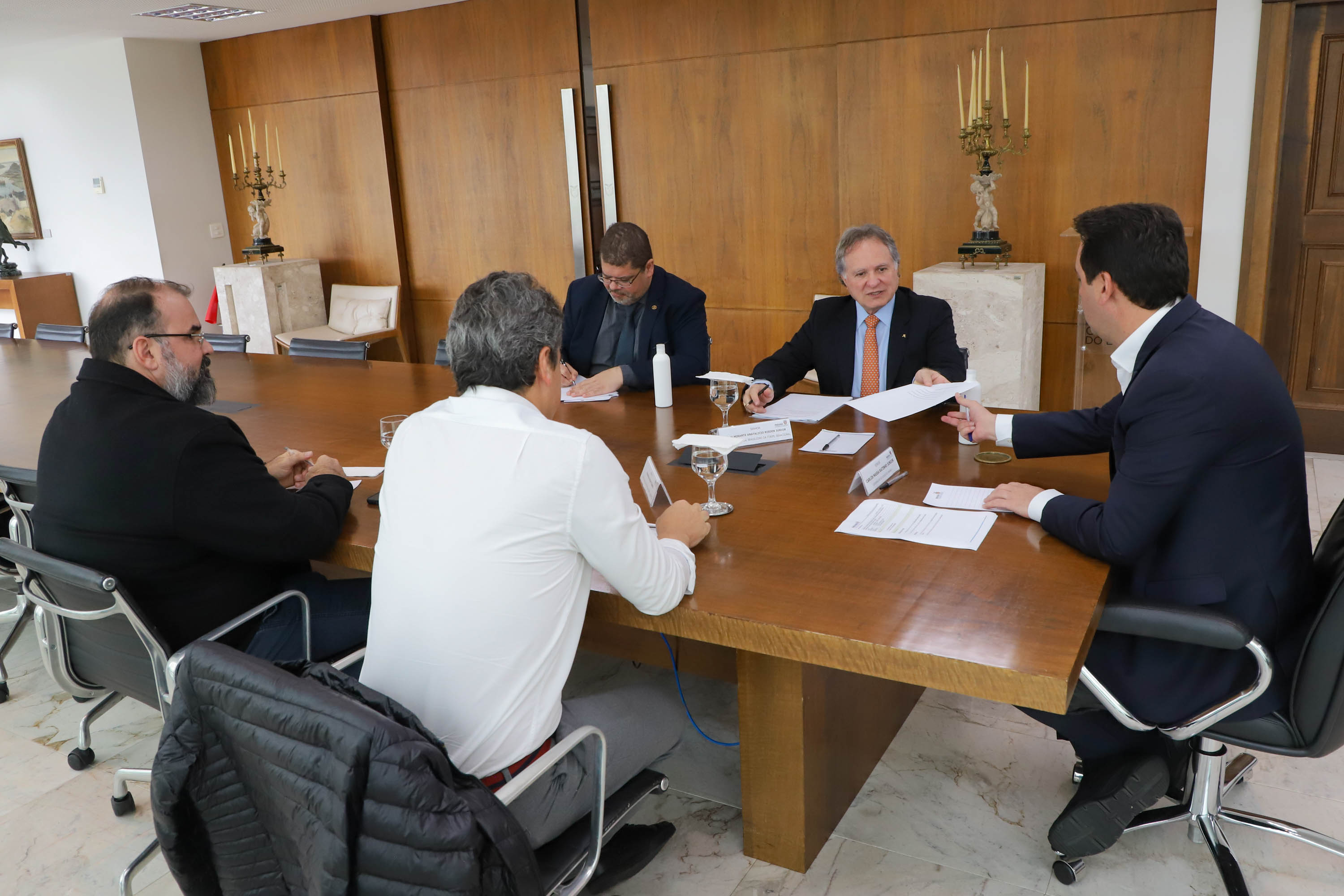 Governador recebe diretor-geral da Itaipu