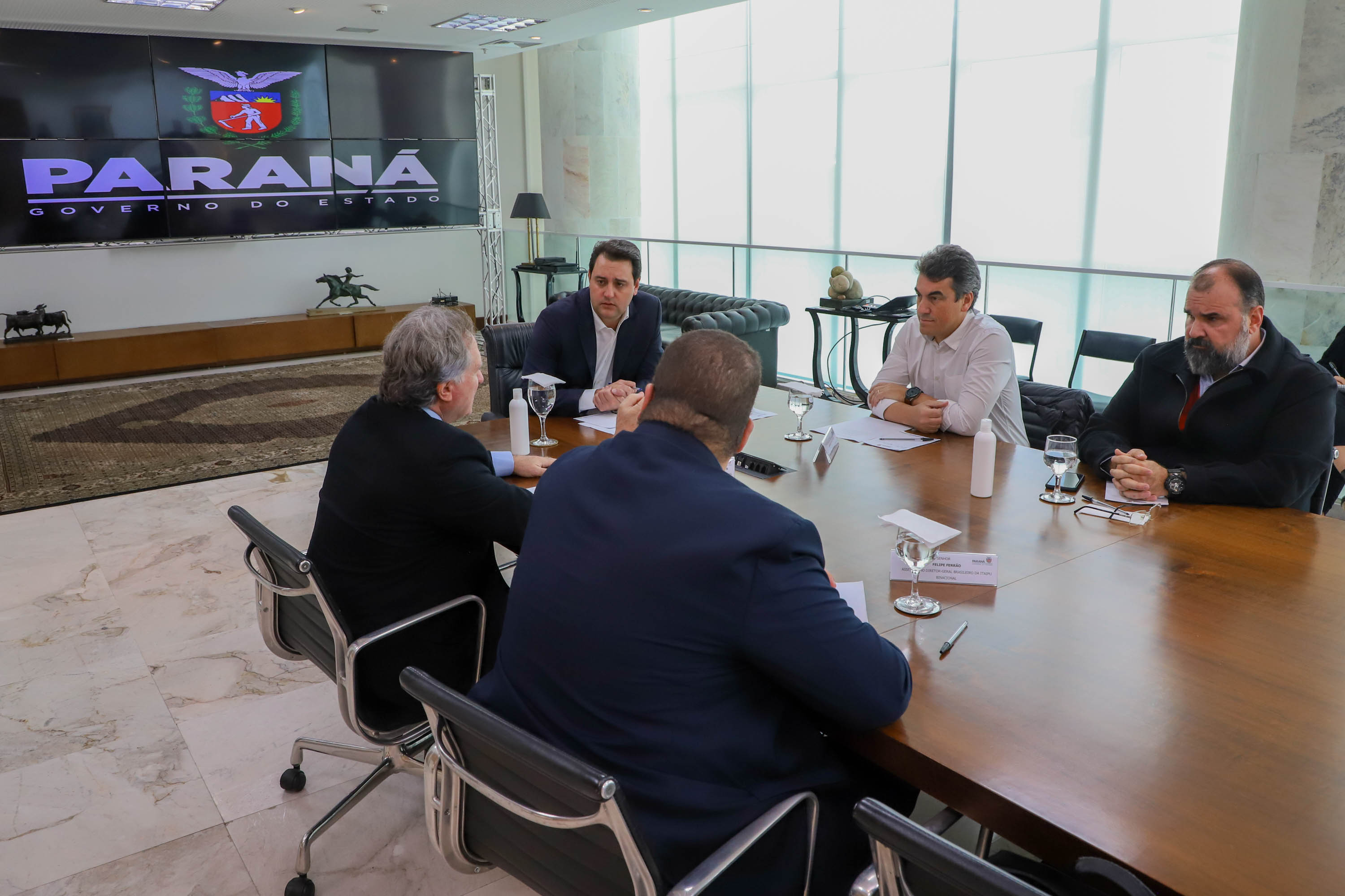 Governador recebe diretor-geral da Itaipu