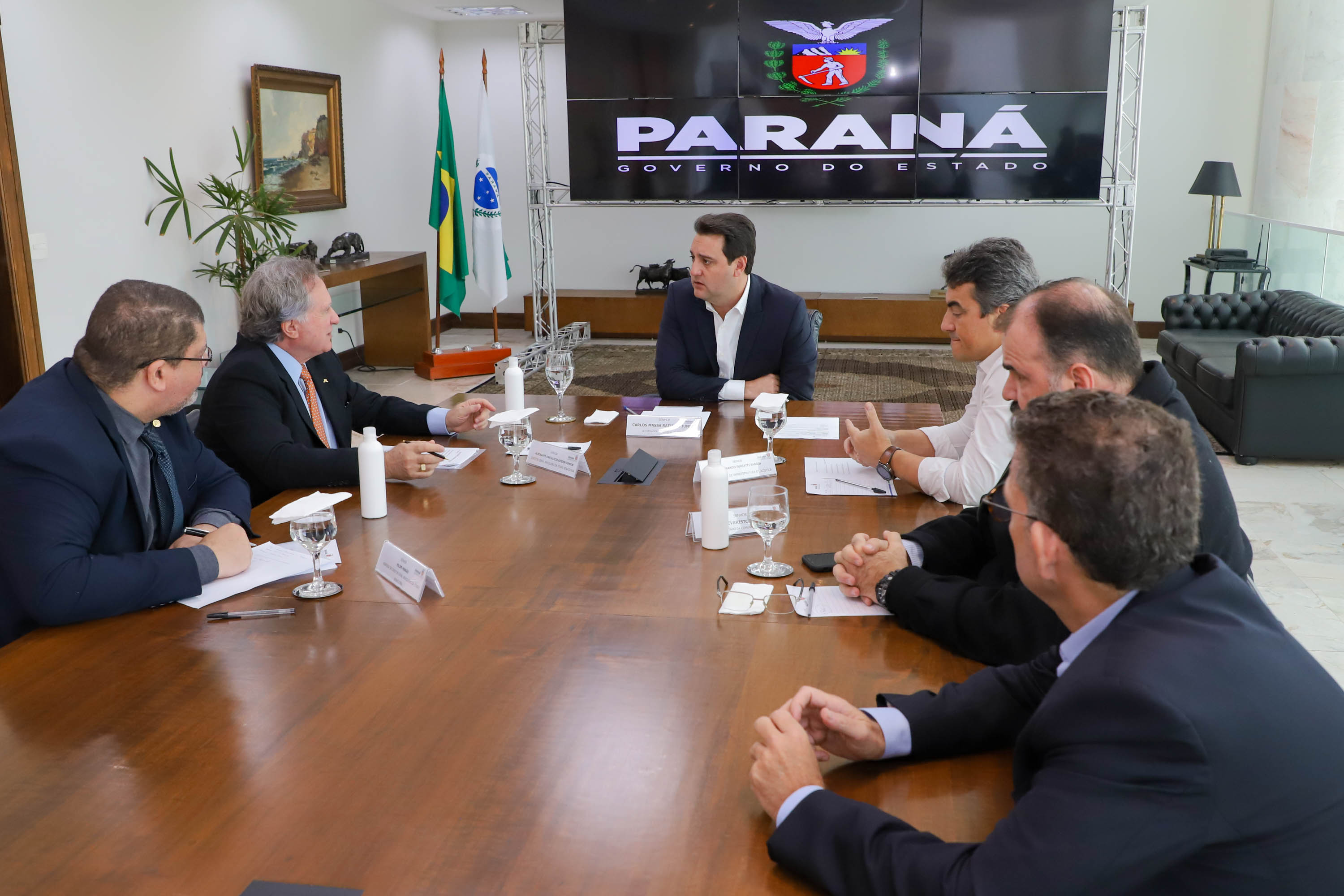 Governador recebe diretor-geral da Itaipu
