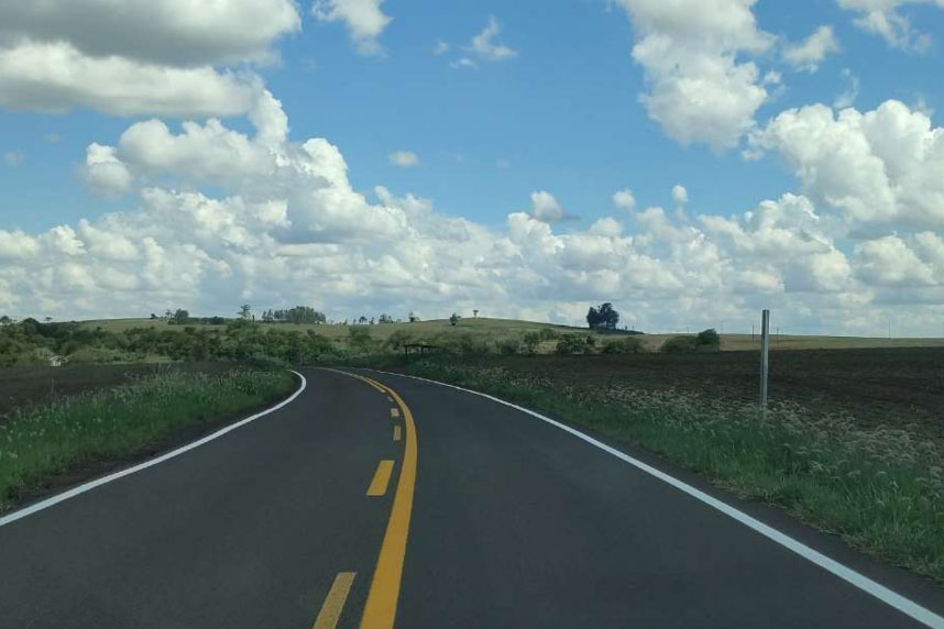Ivaté, Douradina, Moreira Sales e Tuneiras do Oeste têm rodovias revitalizadas pelo Estado