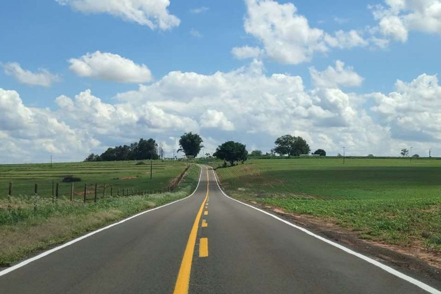 Ivaté, Douradina, Moreira Sales e Tuneiras do Oeste têm rodovias revitalizadas pelo Estado