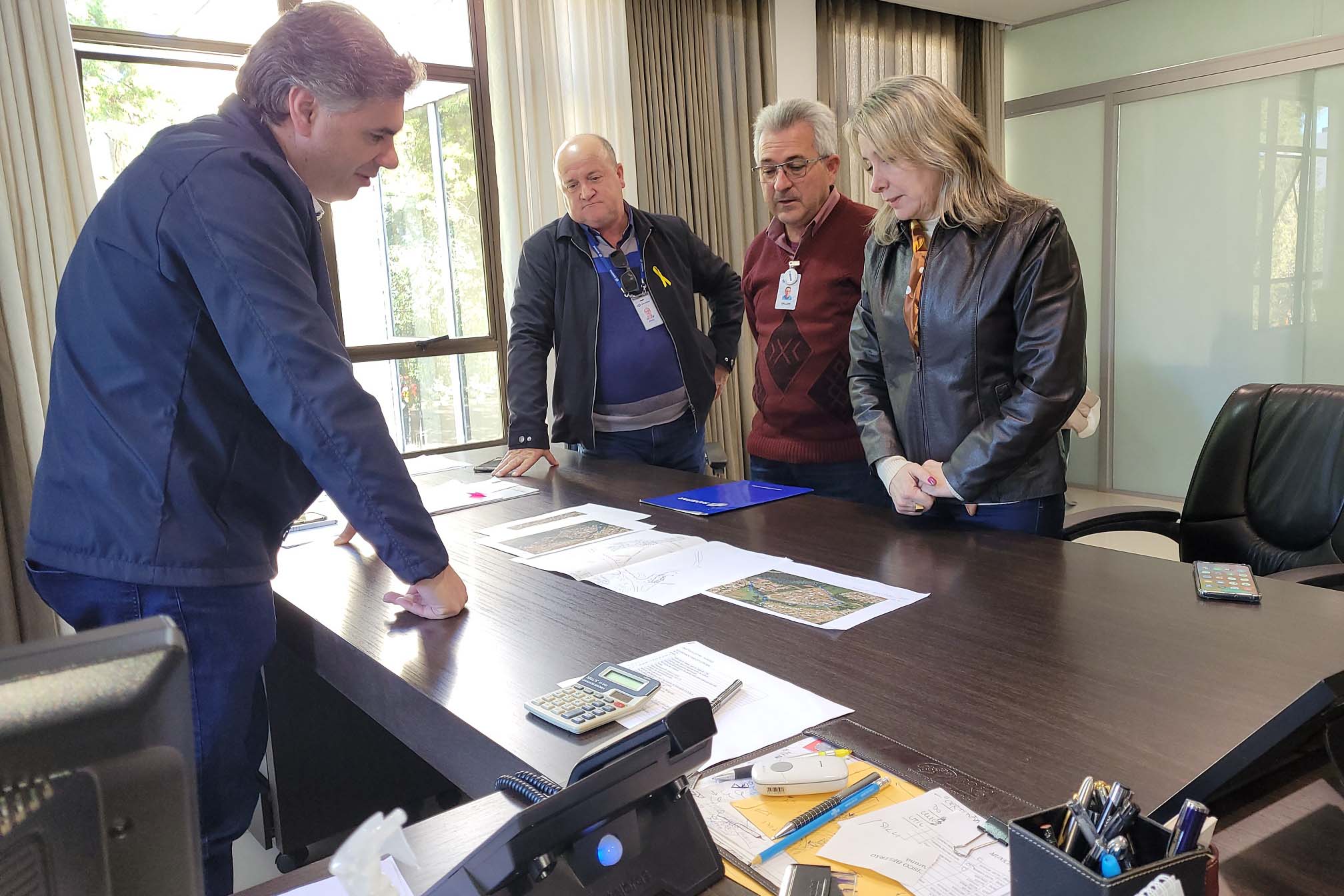 Prefeito e gerentes da Sanepar definem nova parceria para ampliar as redes coletoras de esgoto em Francisco Beltrão