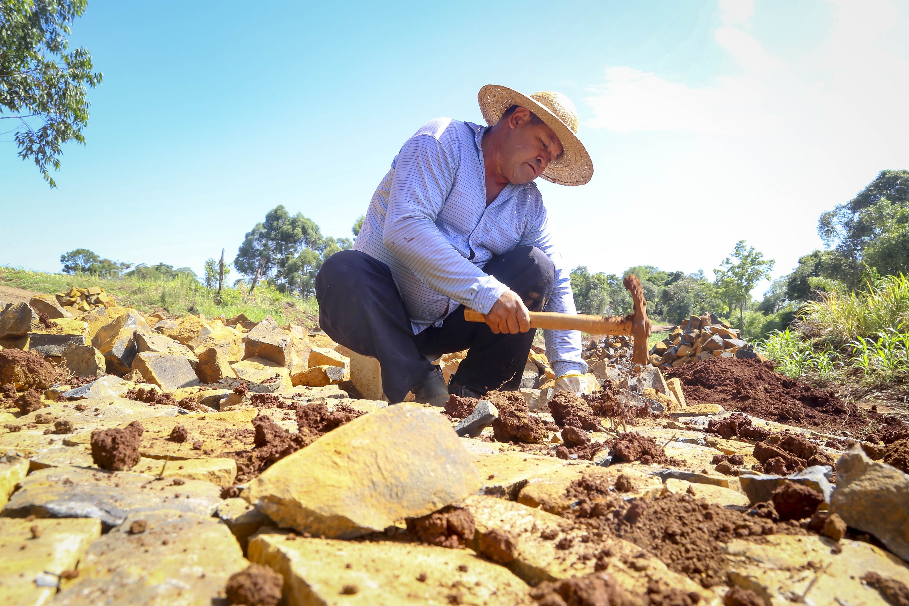 Estado investe R$ 304 milhões na pavimentação de 1.000 quilômetros de estradas rurais em três anos