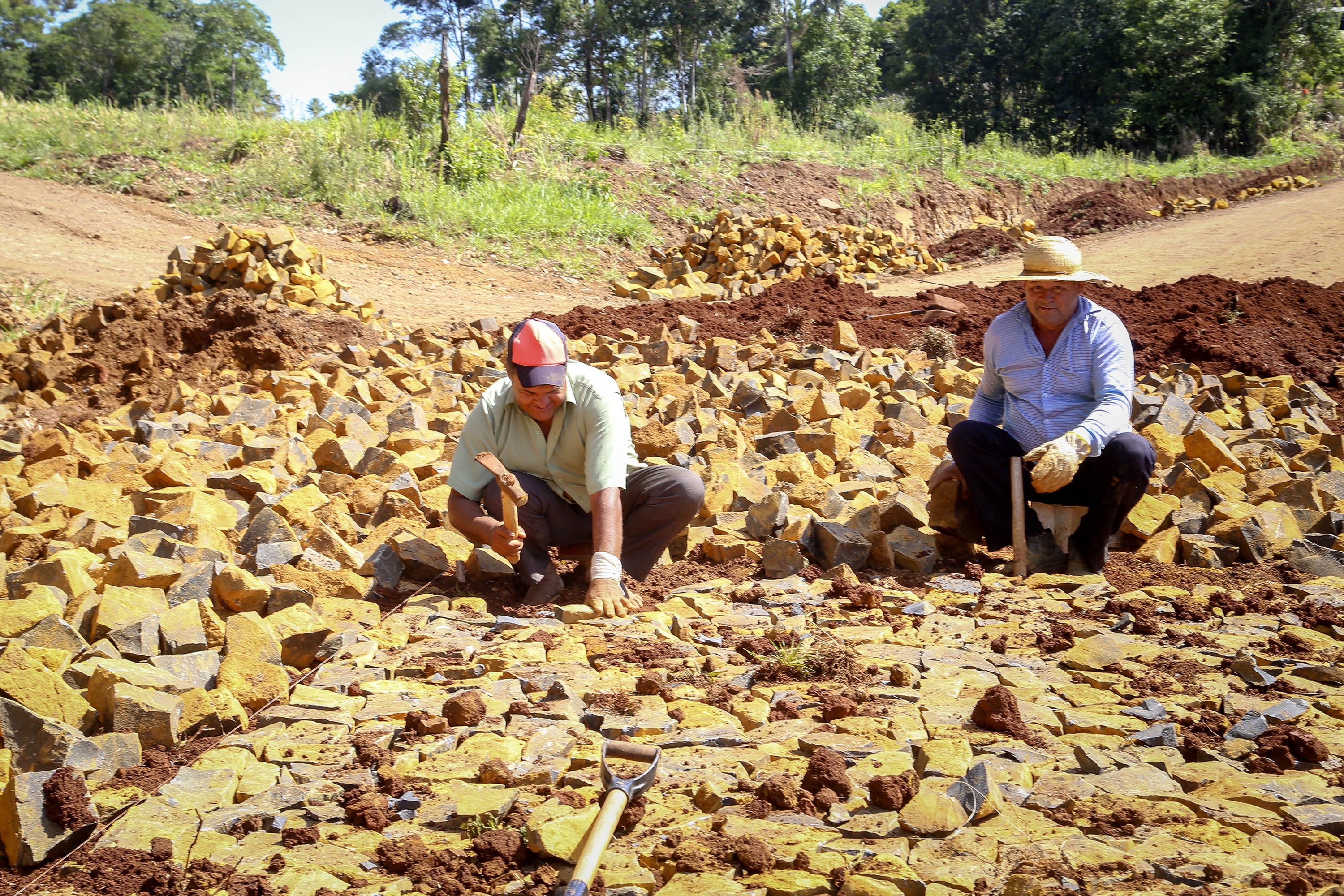 Estado investe R$ 304 milhões na pavimentação de 1.000 quilômetros de estradas rurais em três anos