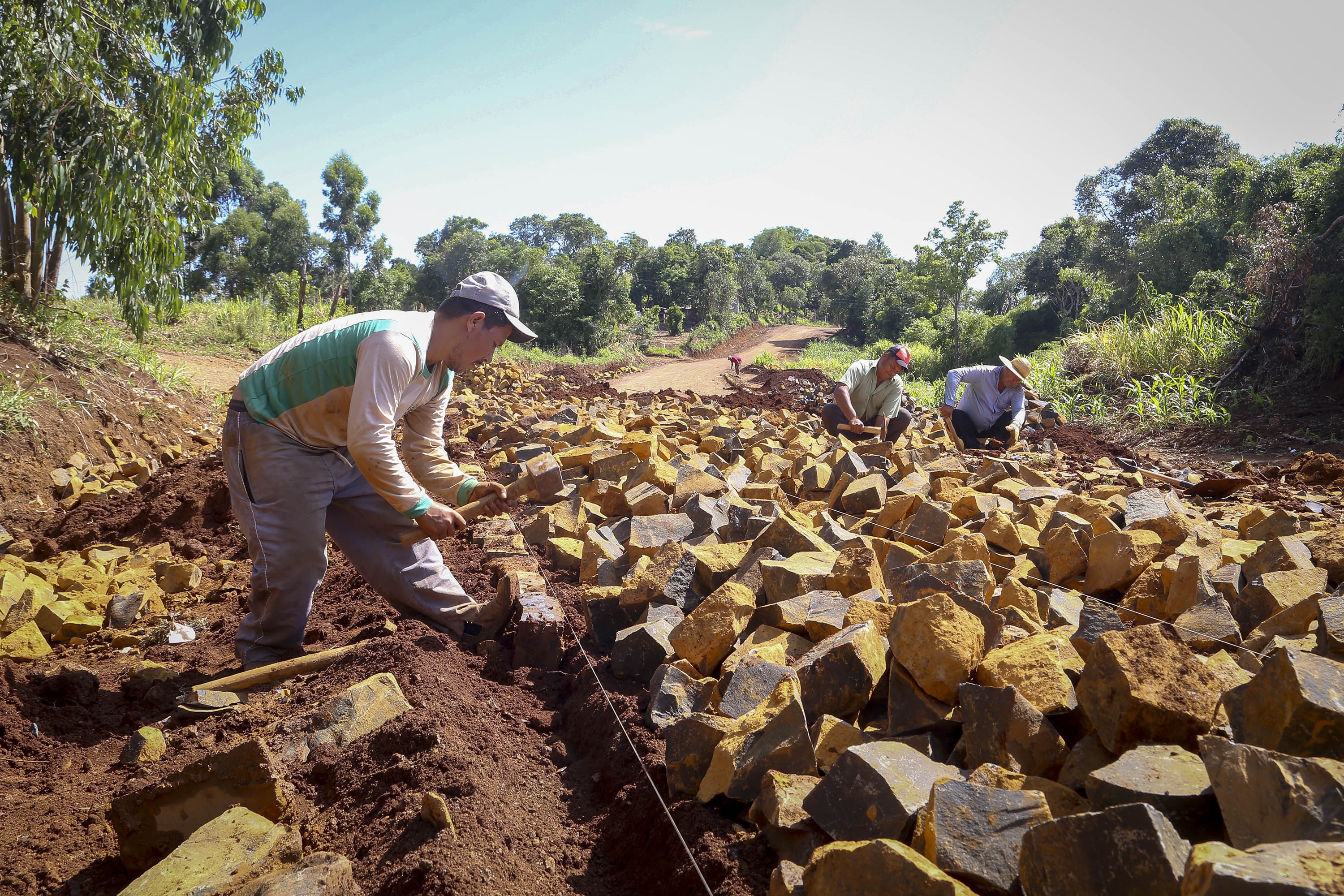 Estado investe R$ 304 milhões na pavimentação de 1.000 quilômetros de estradas rurais em três anos