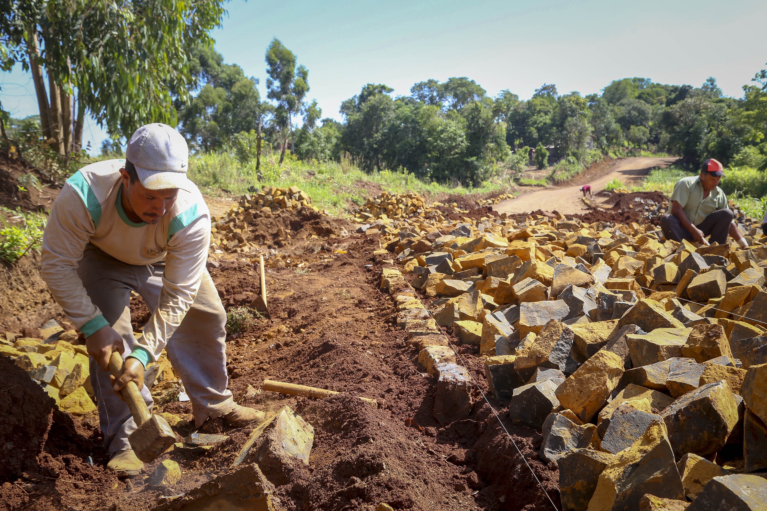 Estado investe R$ 304 milhões na pavimentação de 1.000 quilômetros de estradas rurais em três anos