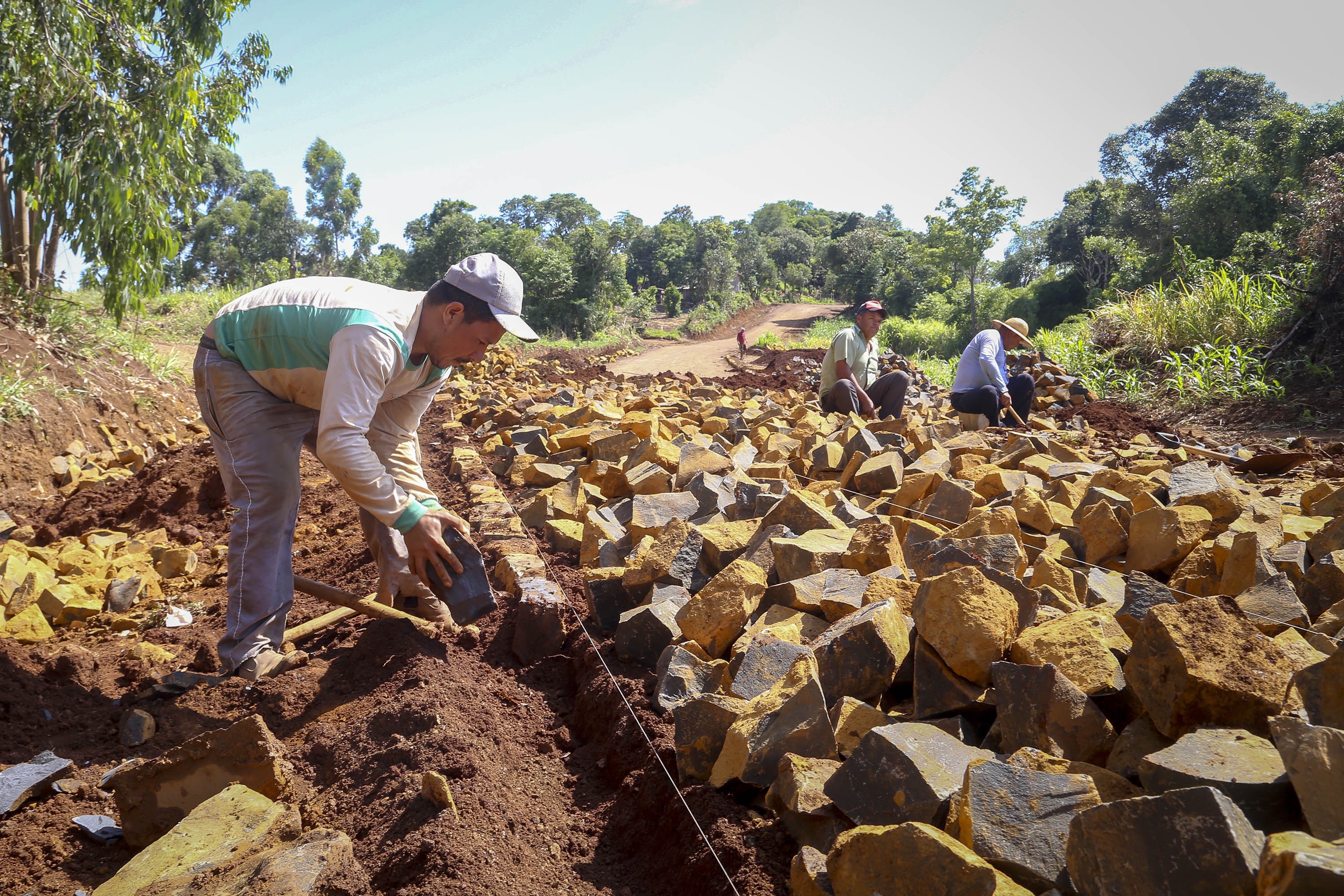 Estado investe R$ 304 milhões na pavimentação de 1.000 quilômetros de estradas rurais em três anos