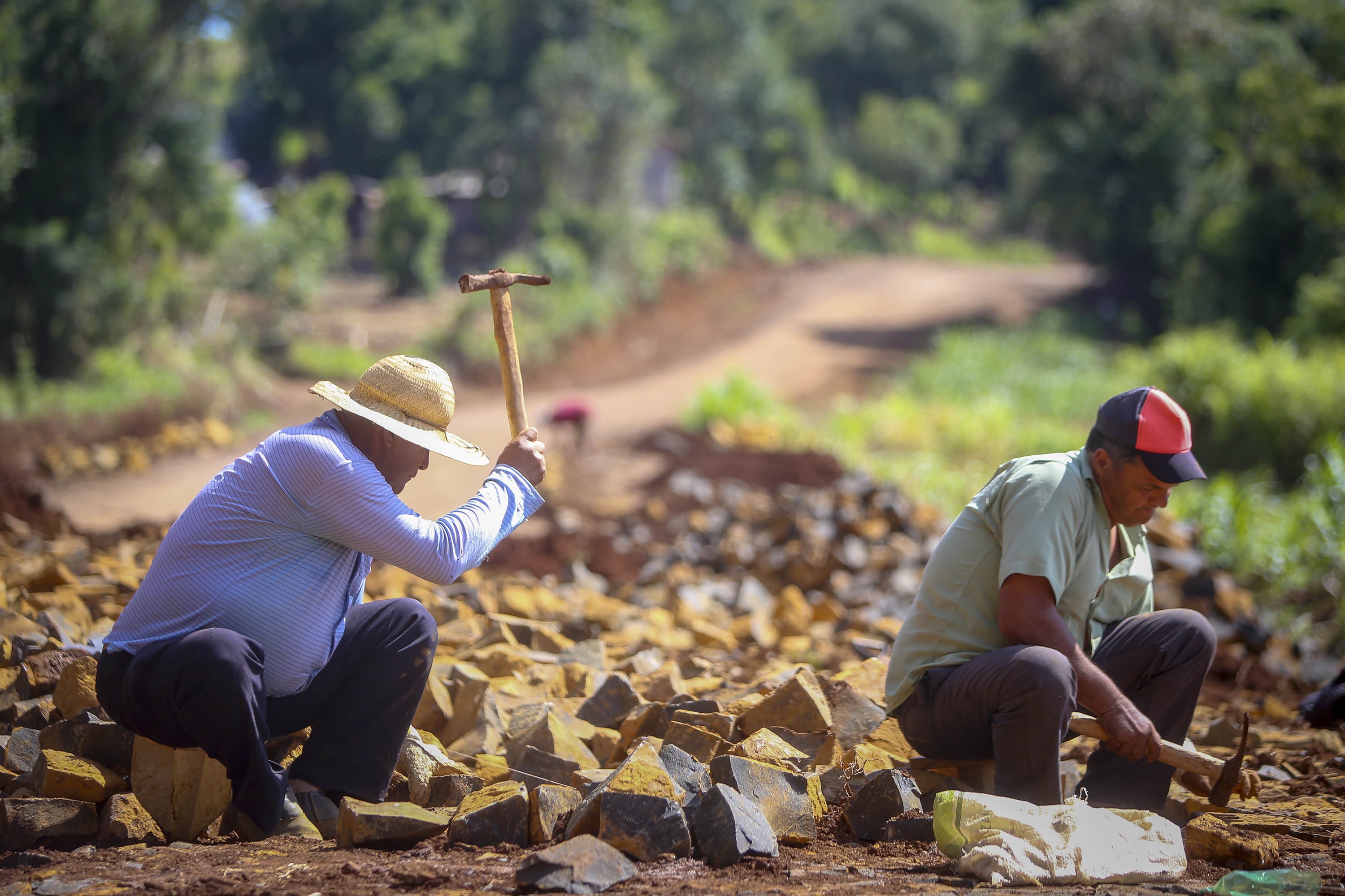 Estado investe R$ 304 milhões na pavimentação de 1.000 quilômetros de estradas rurais em três anos