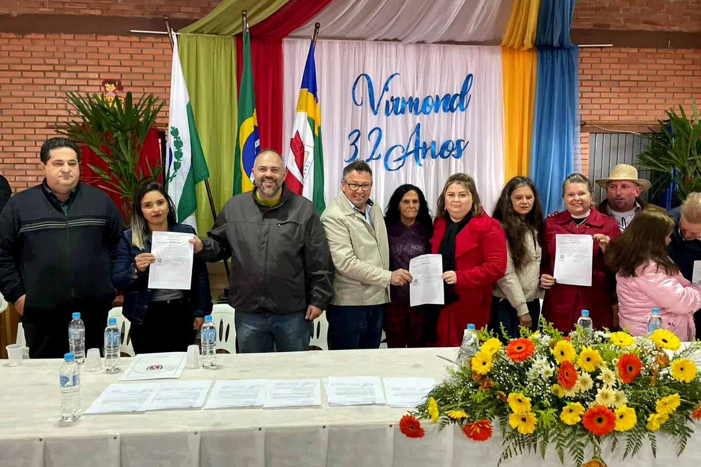 Famílias de Virmond têm casas regularizadas pelo Governo do Estado