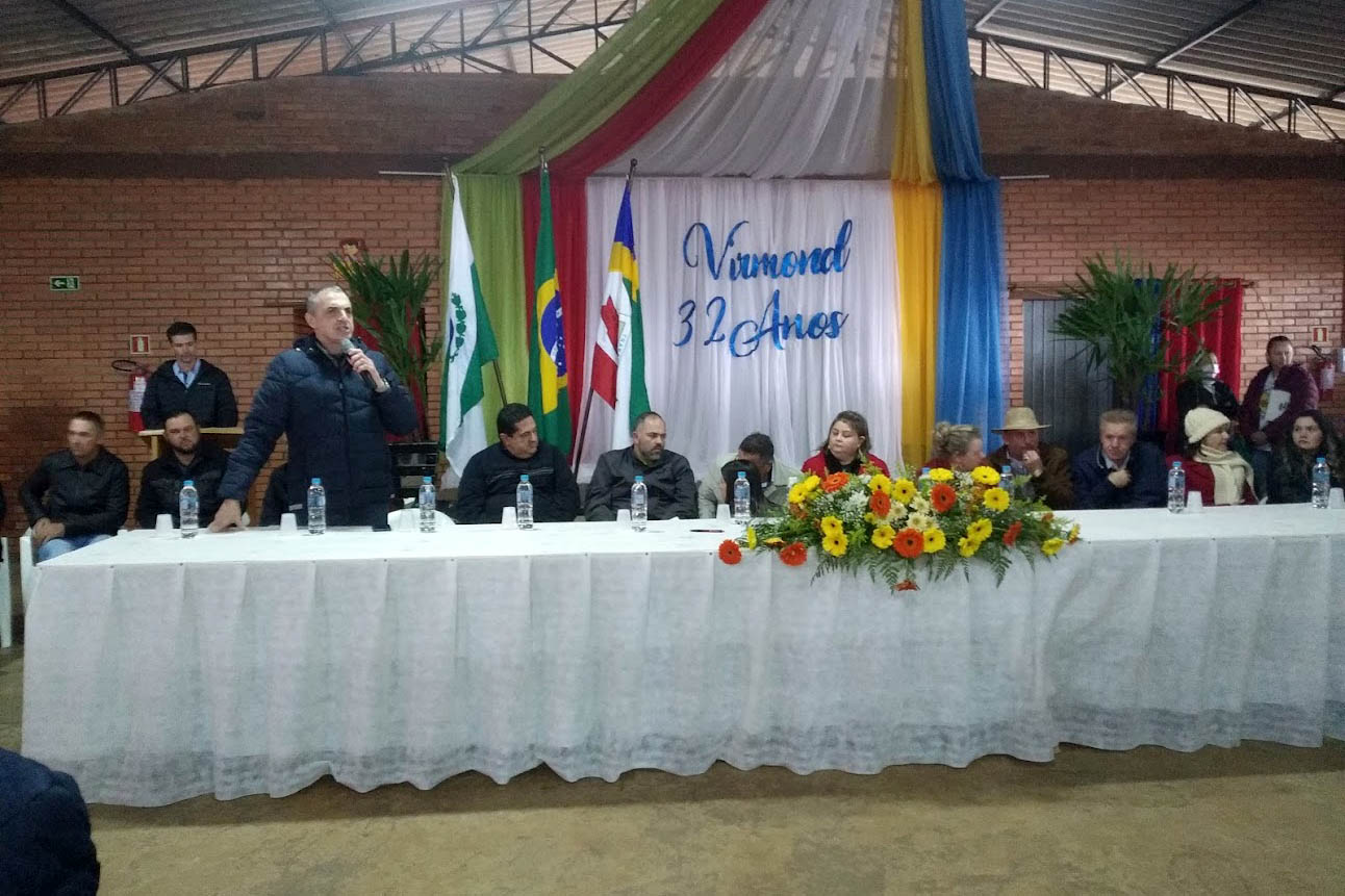 Famílias de Virmond têm casas regularizadas pelo Governo do Estado