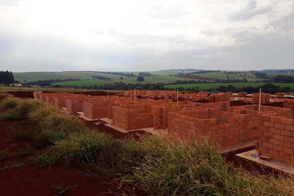 Obras de 75 casas populares do programa Vida Nova avançam em Jandaia do Sul