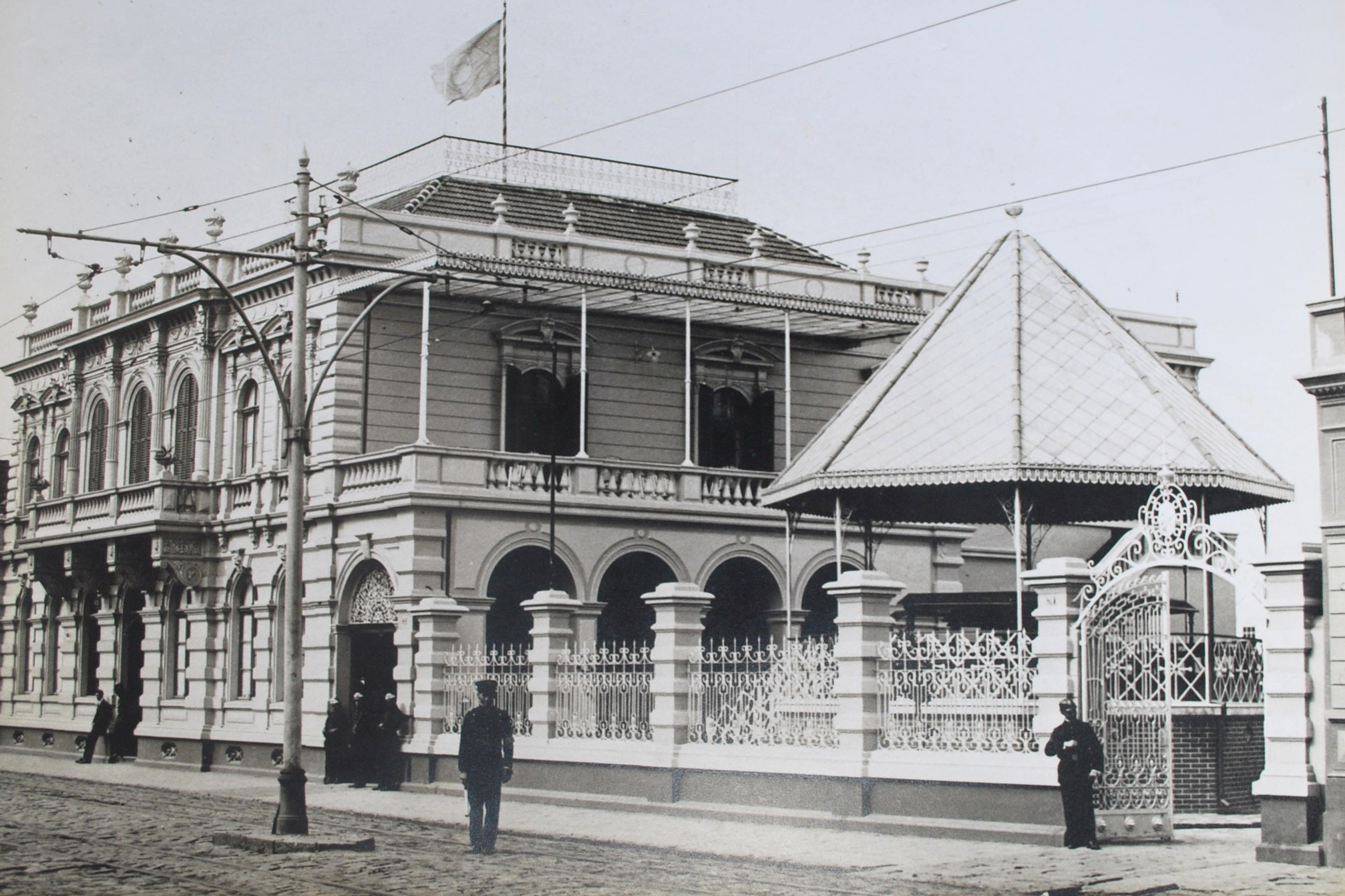 Exposição fotográfica no MIS-PR marca o retorno de família Weiss ao Palácio da Liberdade, sede do museu