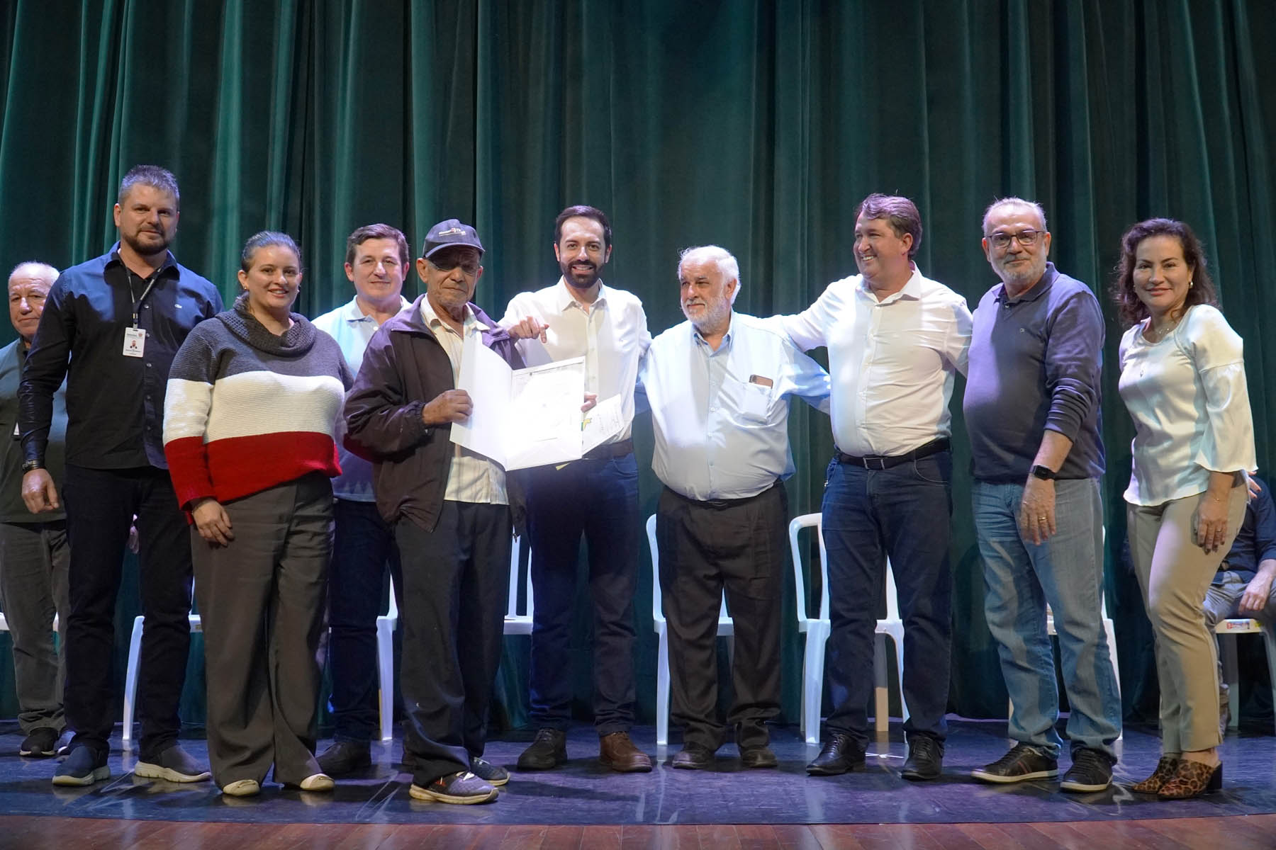 Governo do Estado regulariza 118 imóveis sem registro em Umuarama