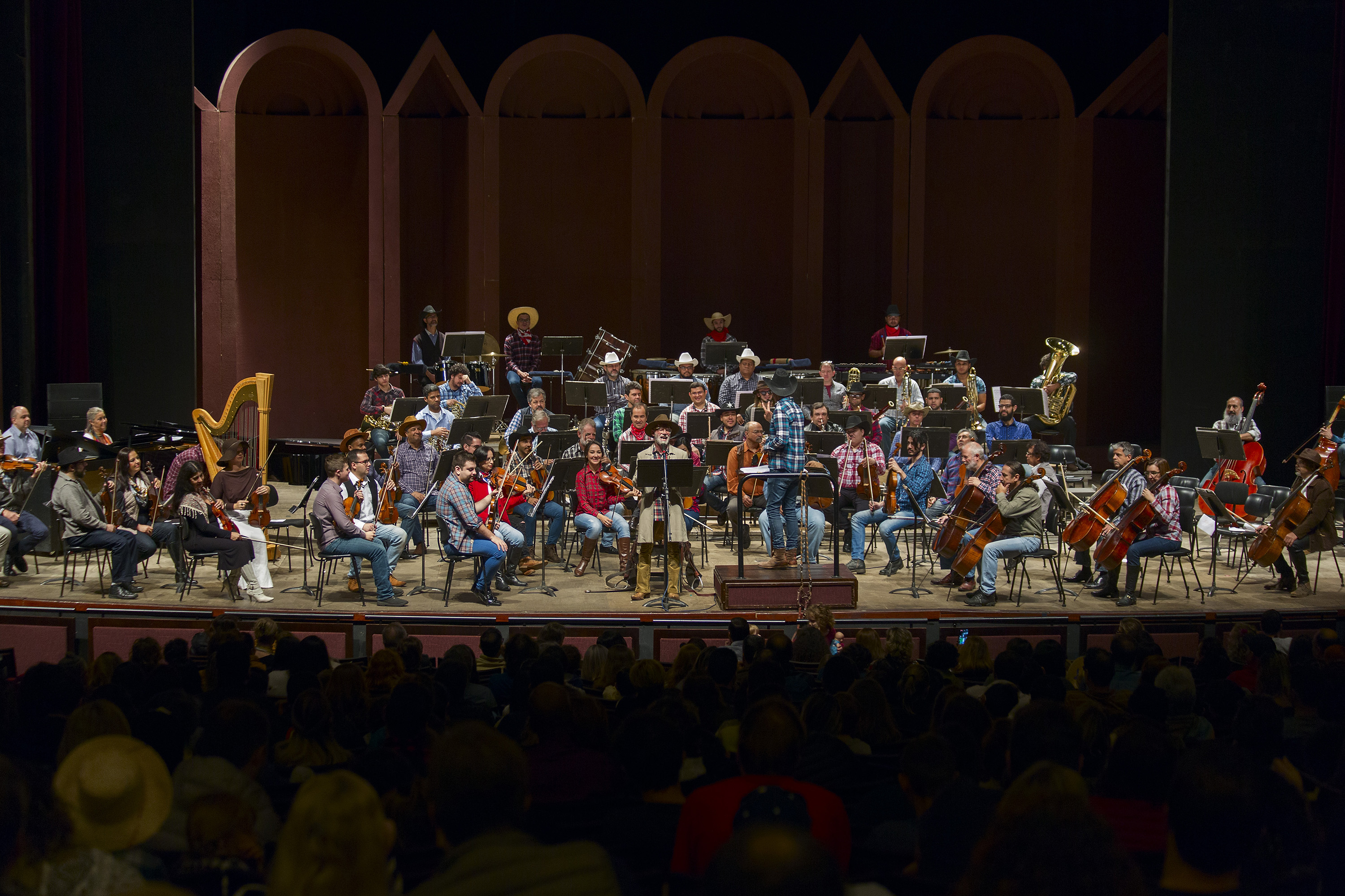 OSP leva “Clássicos Sertanejos” em versões orquestradas ao gramado do MON neste domingo