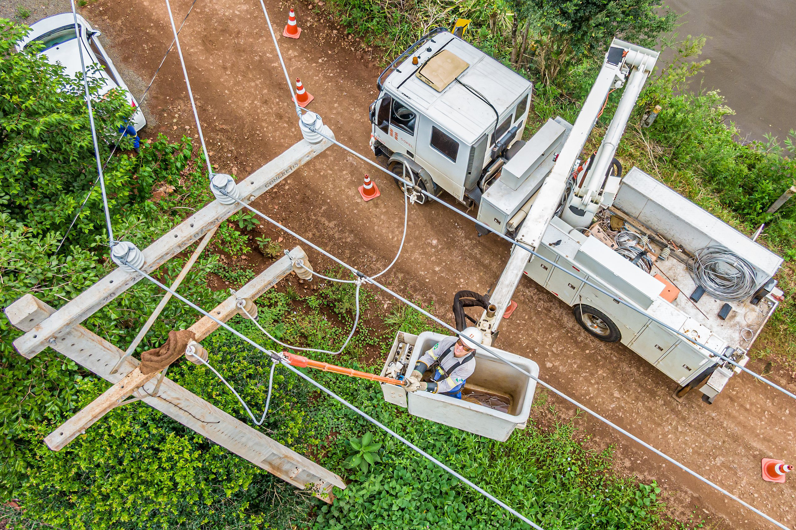 Copel completa 68 anos prestes a concluir 10 mil km de redes do Programa PR Trifásico