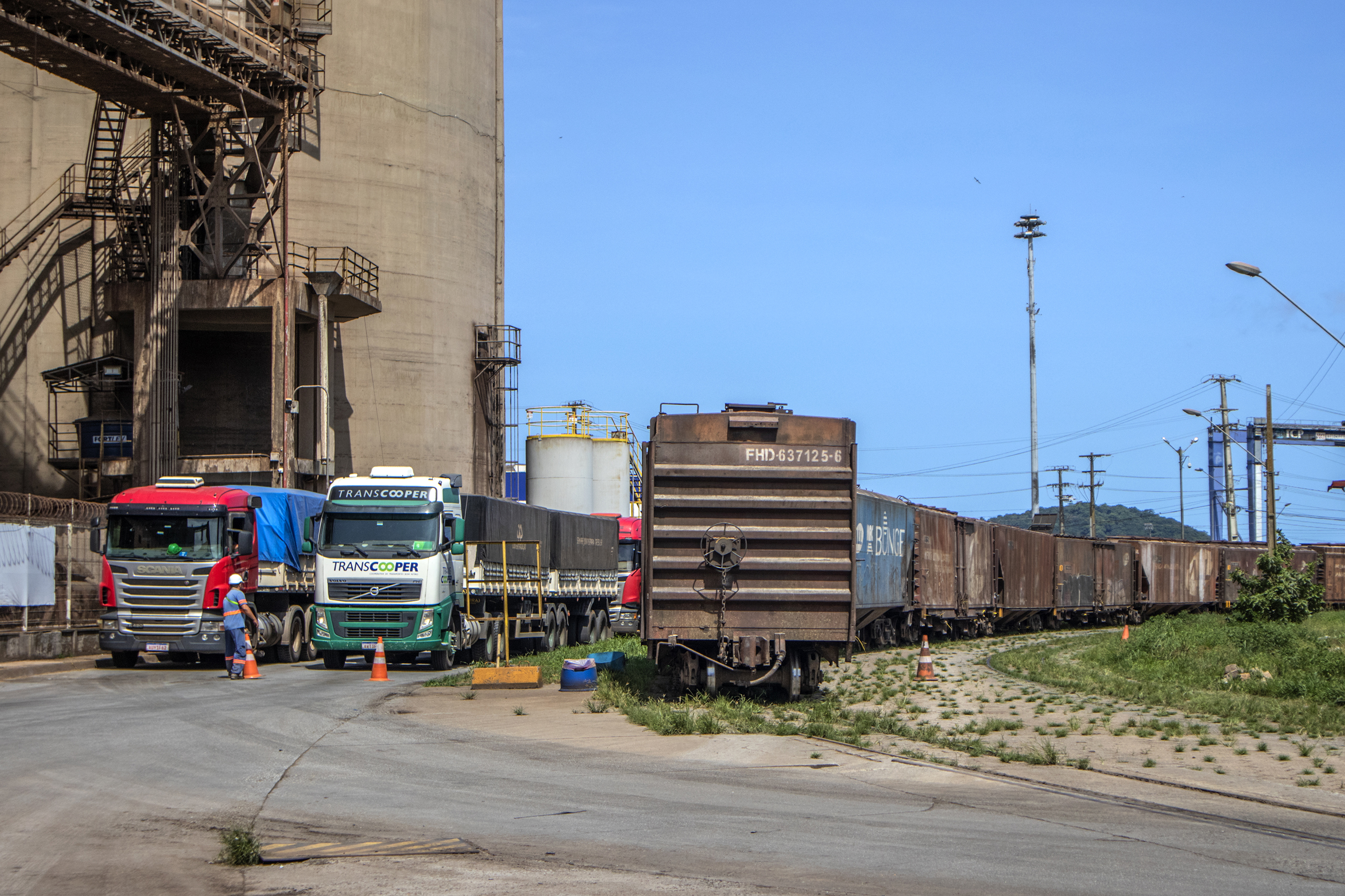 Aumenta transporte ferroviário de carga pelos portos paranaenses