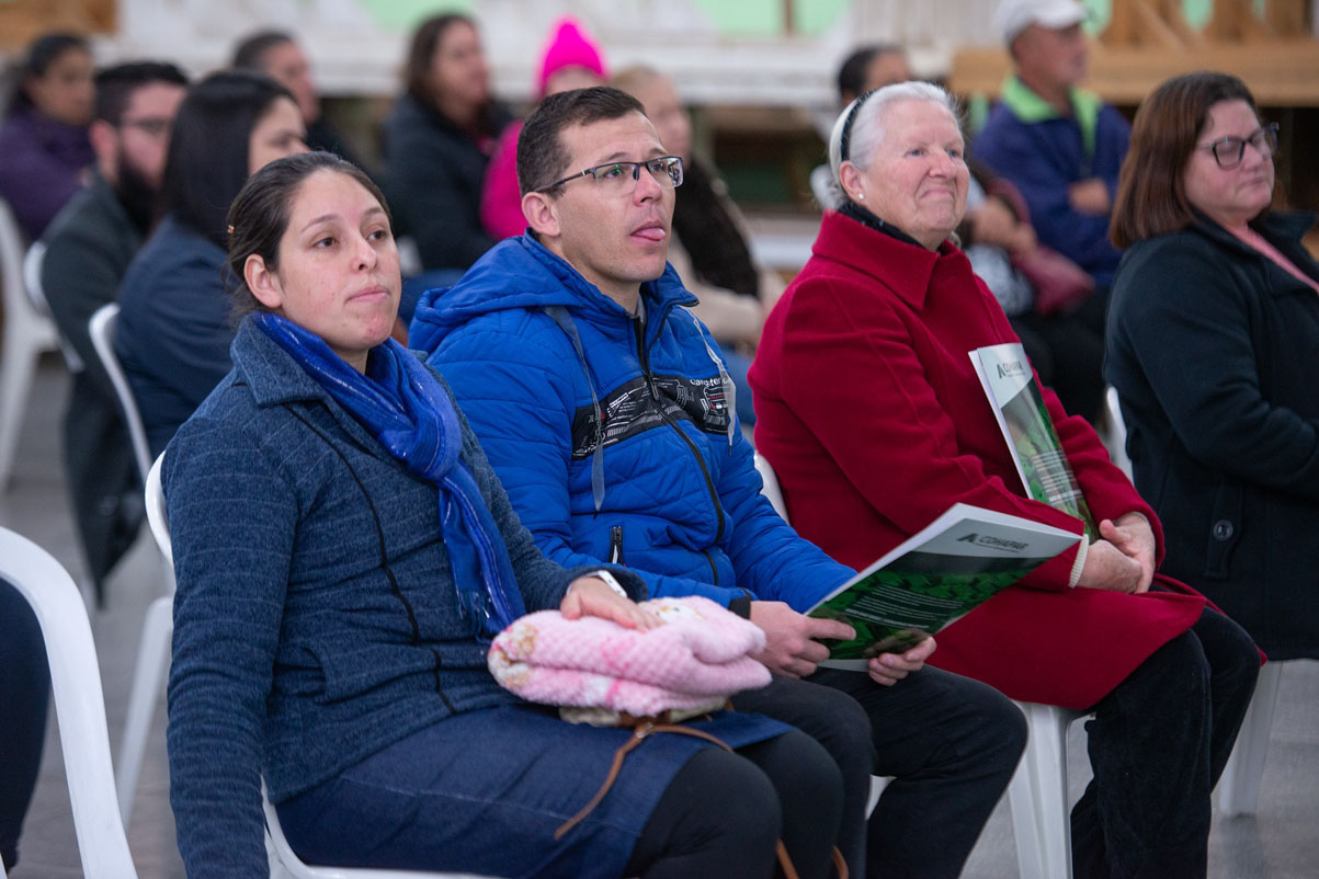 Criado para facilitar a regularização de imóveis sem registro em todo o Paraná, o programa Escritura na Mão será ampliado pelo Governo do Estado a partir de 2023. Com isso, a meta estabelecida inicialmente, de atender 16 mil famílias, deverá ser expandida a partir do firmamento de novas parcerias com os municípios e de um modelo mais simples de contratação -