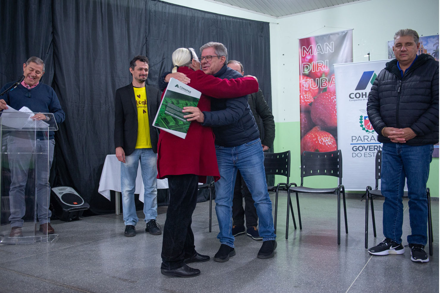 Criado para facilitar a regularização de imóveis sem registro em todo o Paraná, o programa Escritura na Mão será ampliado pelo Governo do Estado a partir de 2023. Com isso, a meta estabelecida inicialmente, de atender 16 mil famílias, deverá ser expandida a partir do firmamento de novas parcerias com os municípios e de um modelo mais simples de contratação -