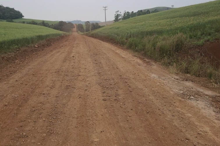 Recuperação da PR-462 beneficia distrito que abriga polo turístico do Centro-Oeste