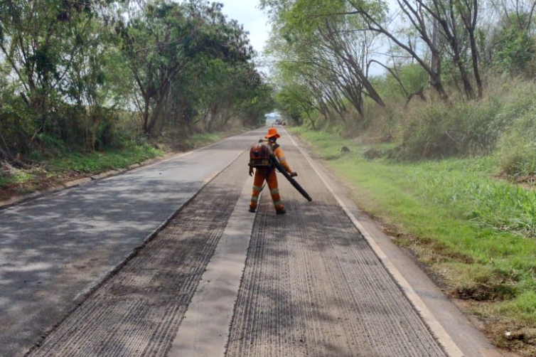Governo realiza obras de conservação da PR-576 no Noroeste do Paraná