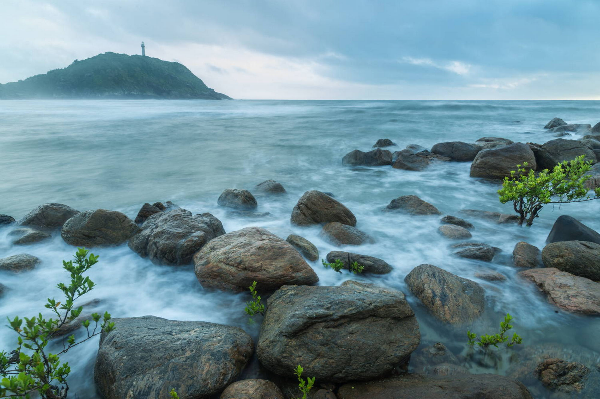 Colégios da rede estadual vão receber 1,6 mil exemplares de livro sobre a geografia e o meio ambiente do Paraná