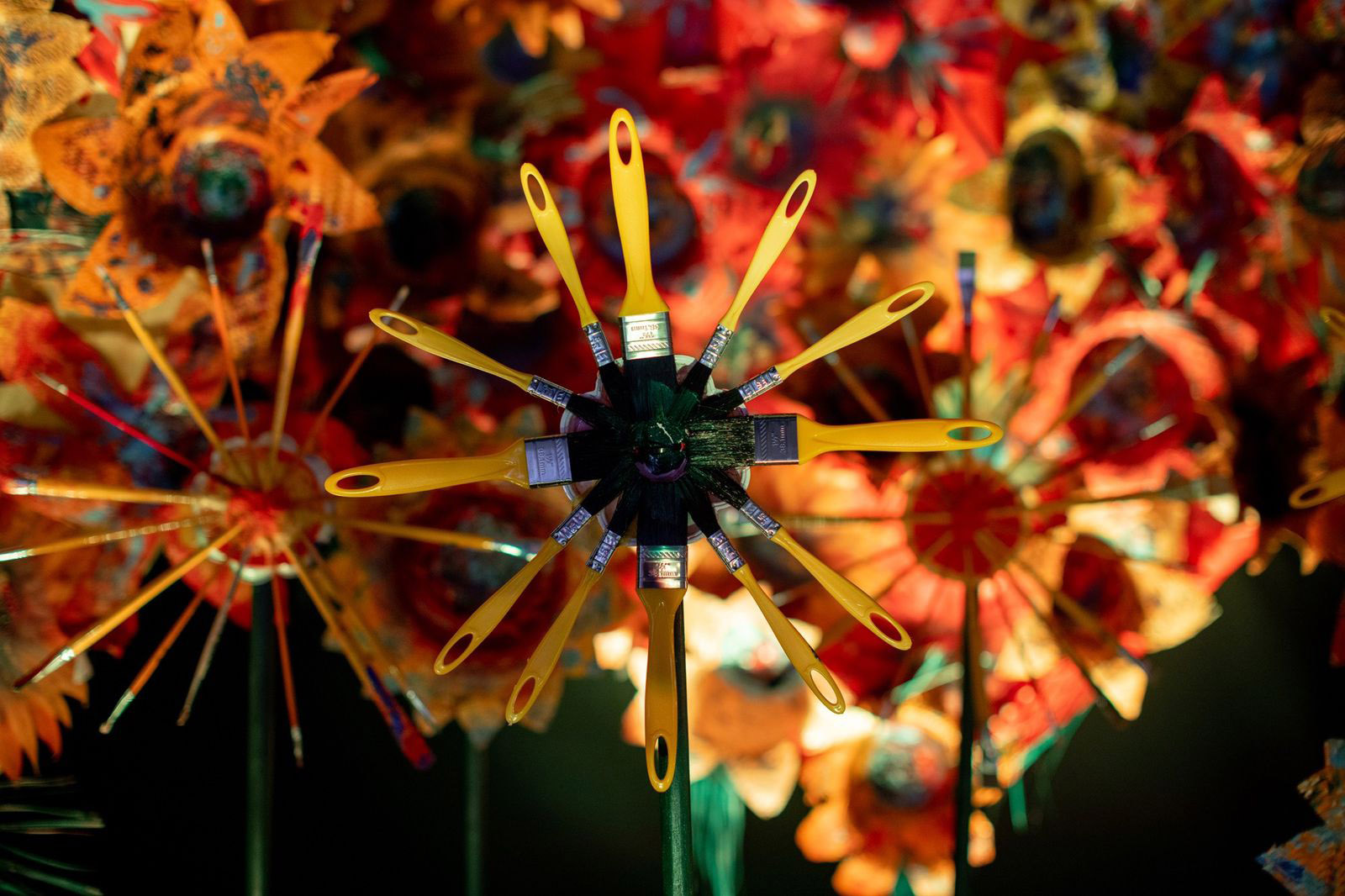 Com apoio do BRDE, exposição mostra histórias da pandemia na Arena da Baixada até dia 30