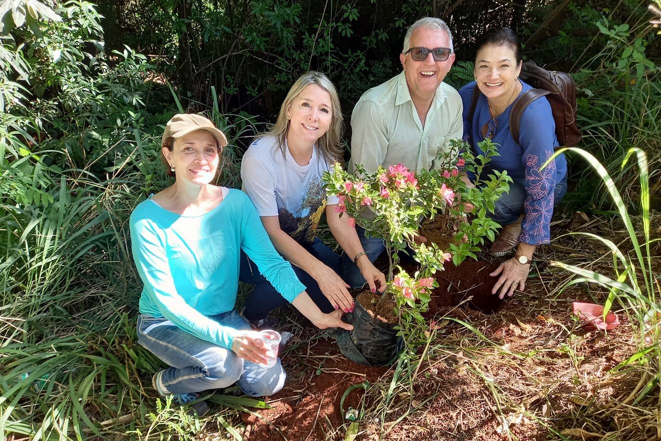 Rios de Cascavel recebem flores e árvores   