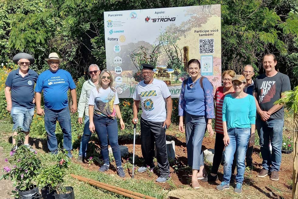 Rios de Cascavel recebem flores e árvores   