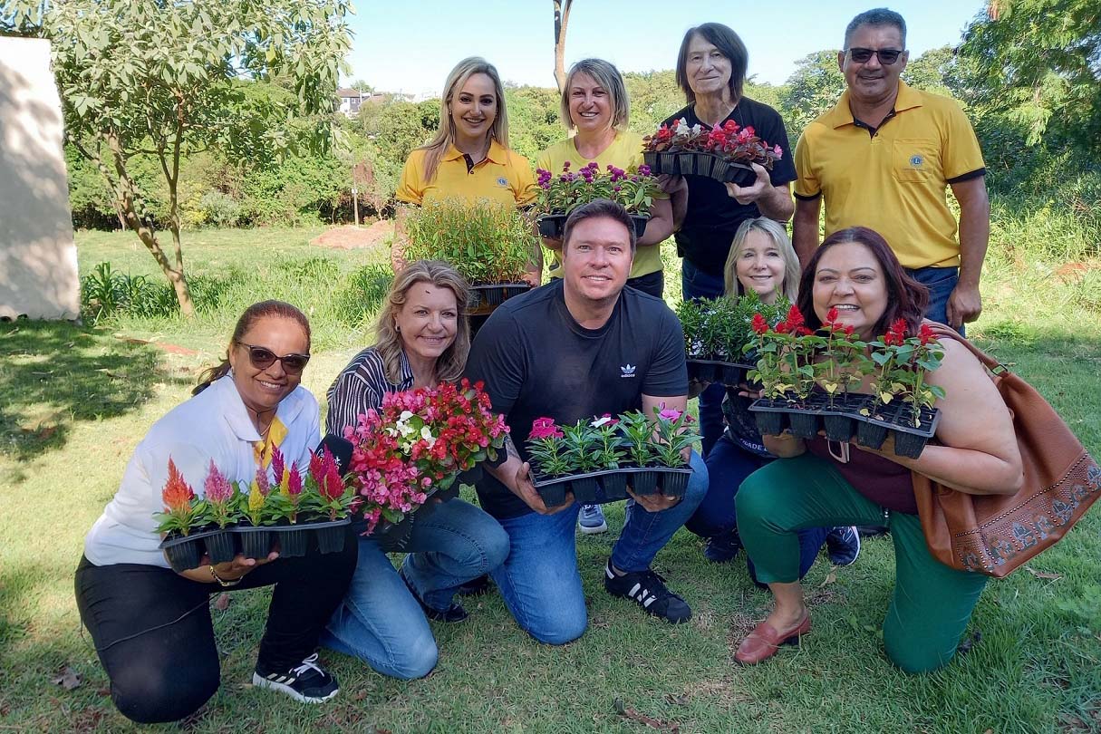 Rios de Cascavel recebem flores e árvores   