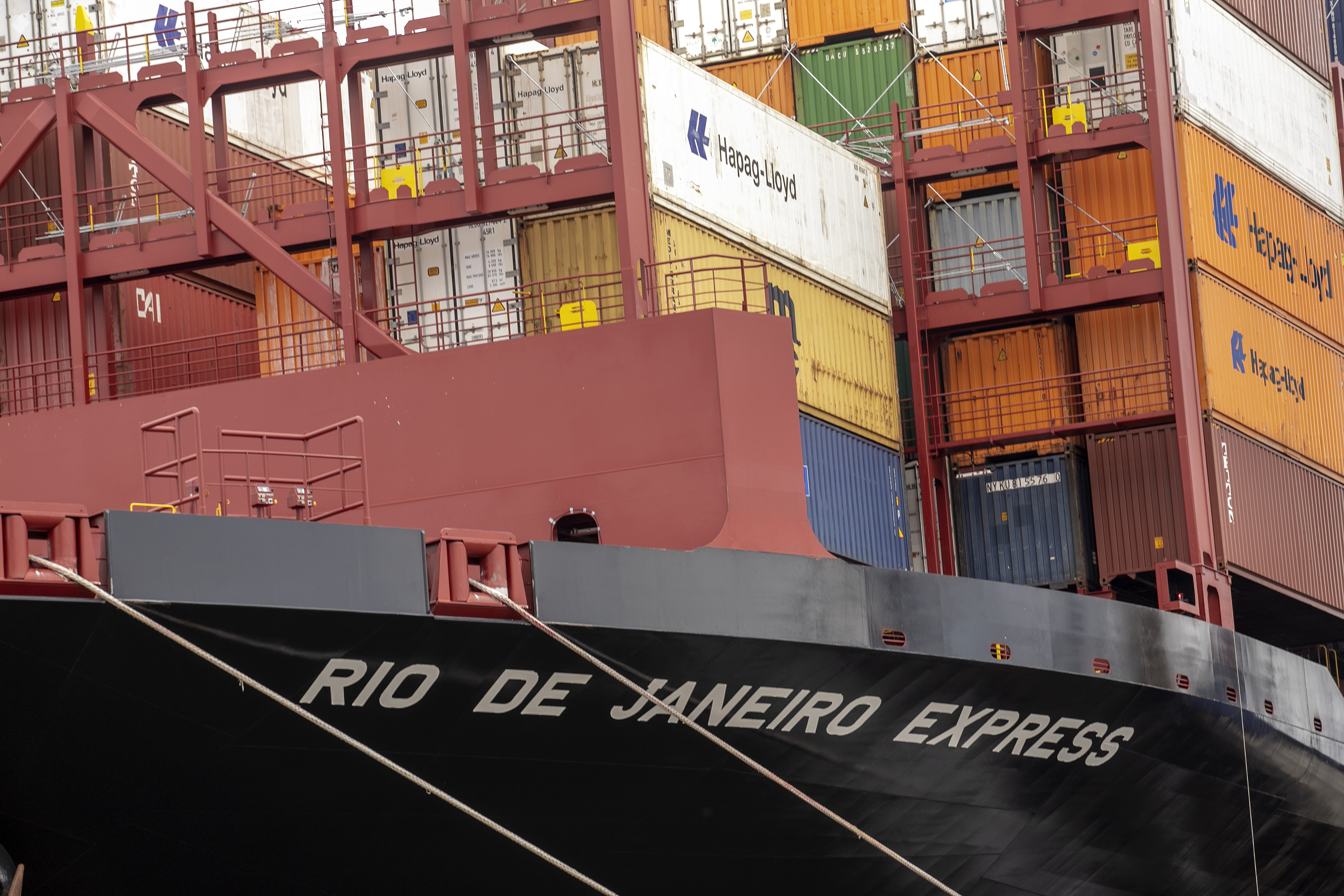 Porto de Paranaguá tem dez berços operando com calado maior e atrai navios cada vez maiores