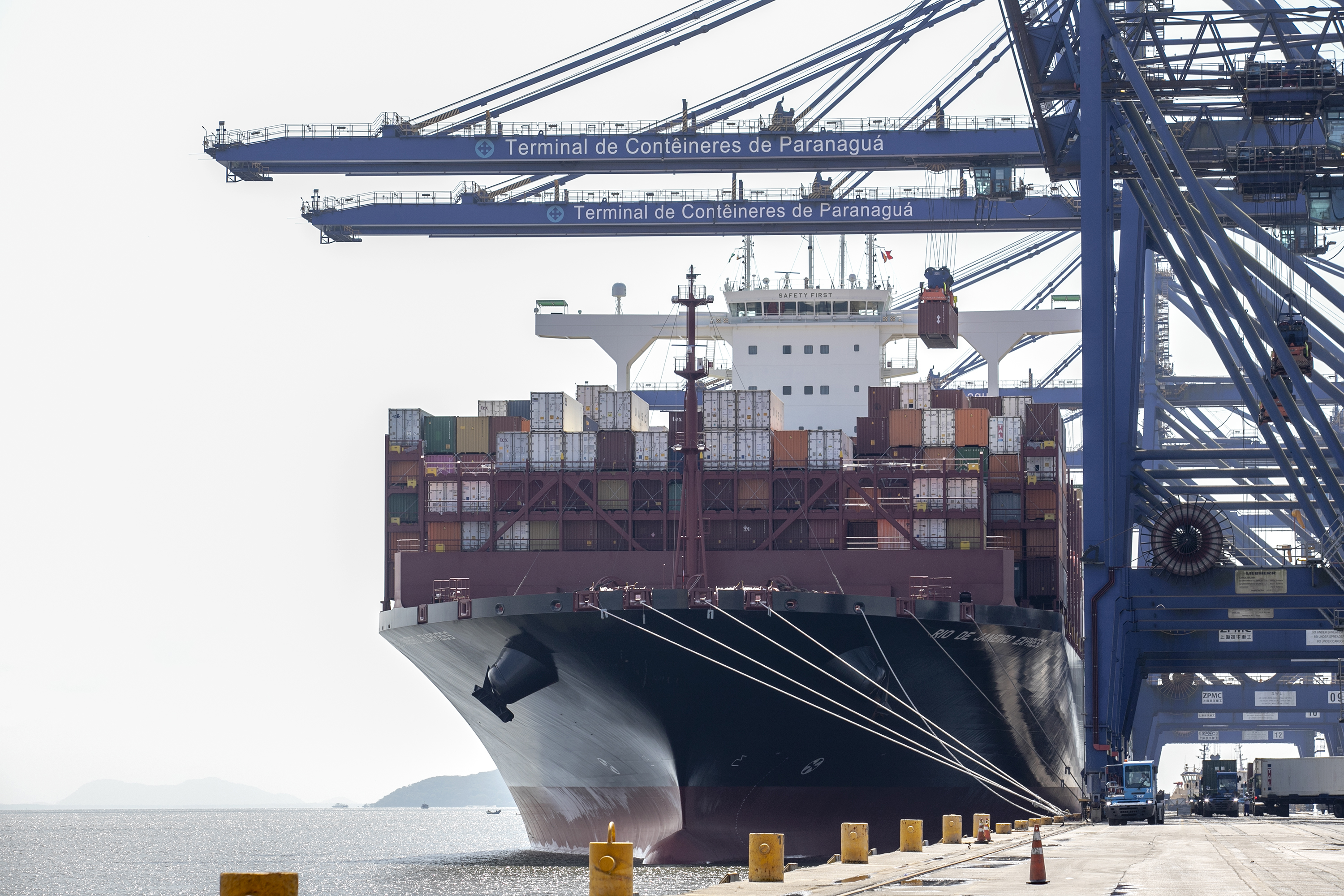 Porto de Paranaguá tem dez berços operando com calado maior e atrai navios cada vez maiores