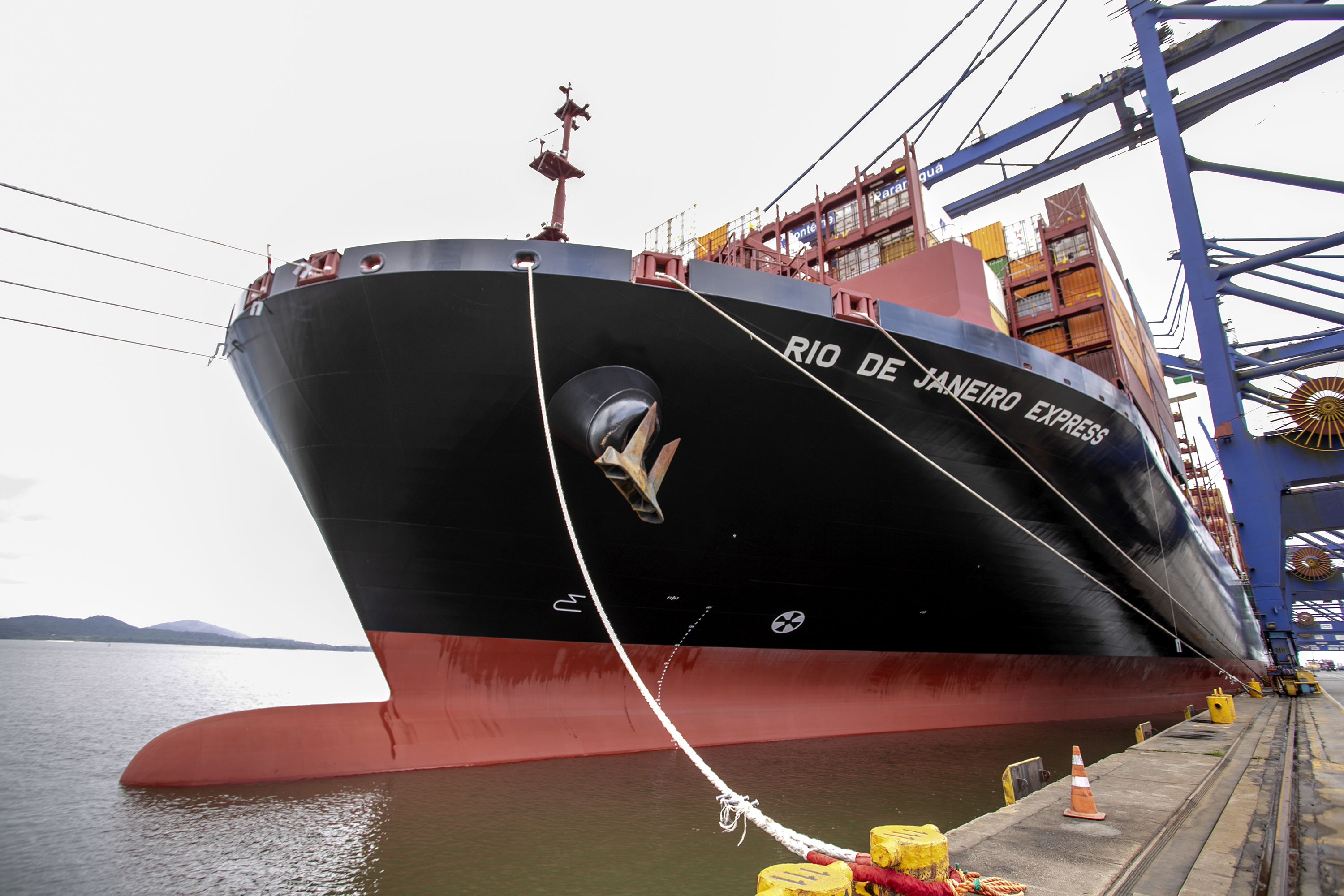 Porto de Paranaguá tem dez berços operando com calado maior e atrai navios cada vez maiores