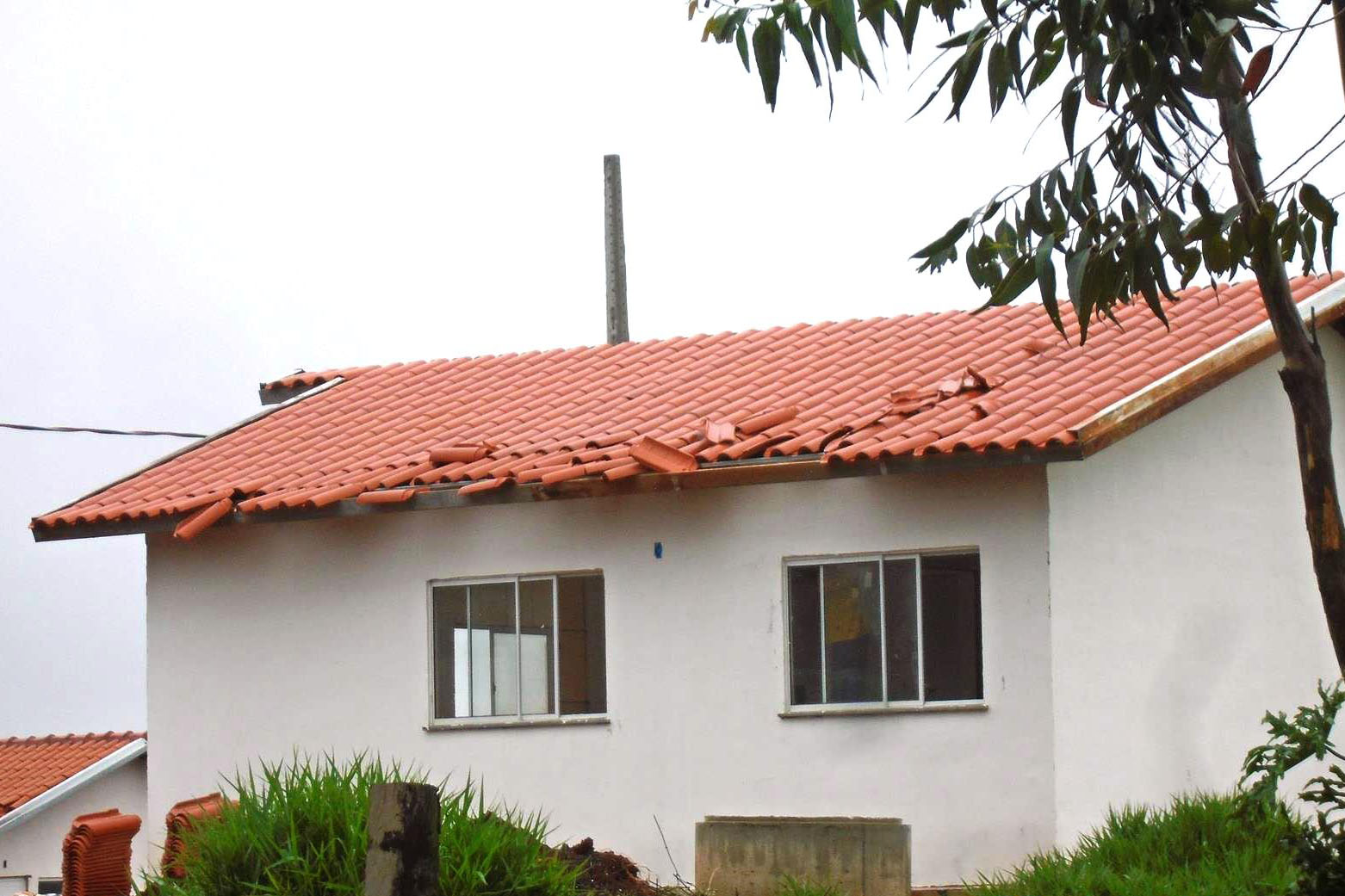 Moradores de Califórnia têm até o dia 2 de dezembro para se inscreverem no processo seletivo de 65 novas moradias do Governo do Estado em construção na cidade, na região do Vale do Ivaí. A obra do conjunto habitacional está próxima dos 80% de conclusão, em um projeto que recebeu cerca de R$ 5,8 milhões de investimento do programa Casa Fácil Paraná. (Foto: Cohapar).