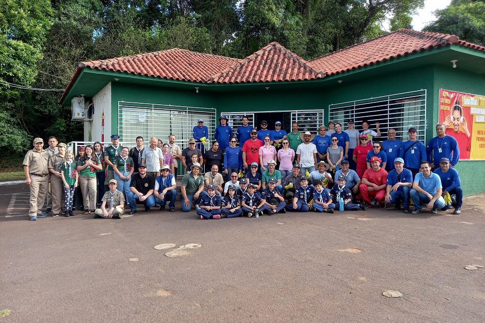 Voluntários limpam e preservam Rio Cascavel