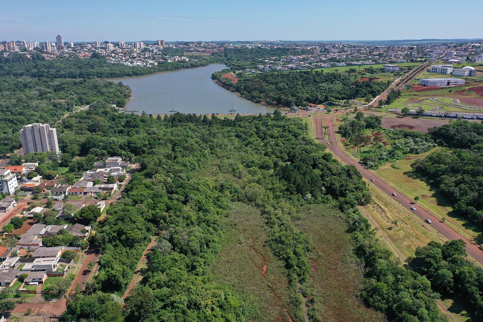 Voluntários limpam e preservam Rio Cascavel
