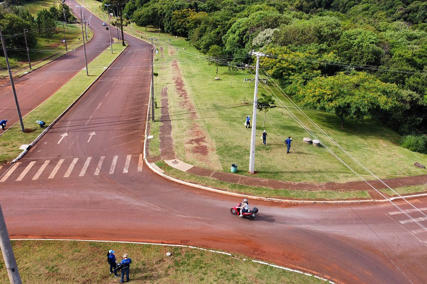 Voluntários limpam e preservam Rio Cascavel