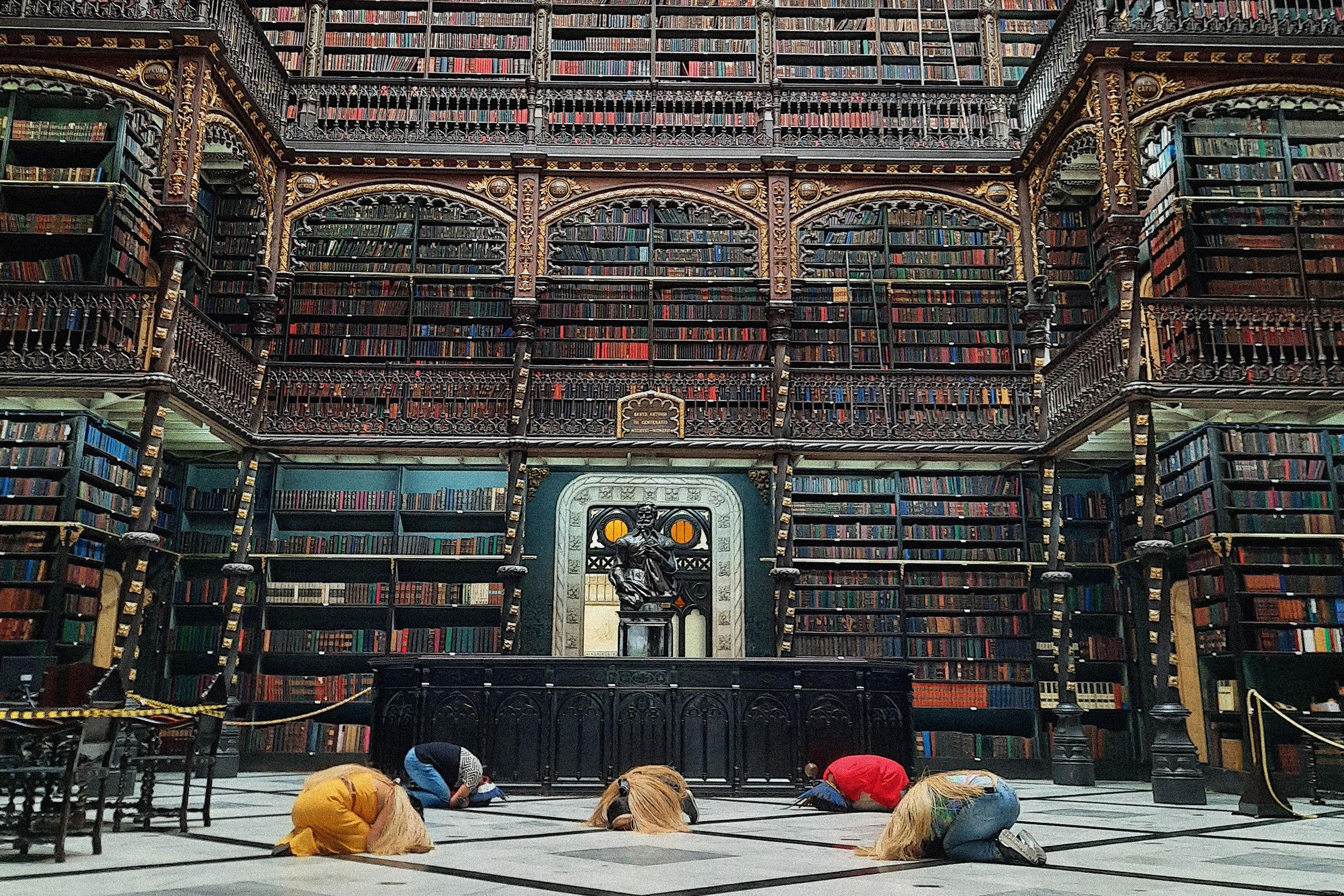 Lançamento de livros, fala-performance e exibição de curtas levam  artista indígena Gustavo Caboco ao MUPA