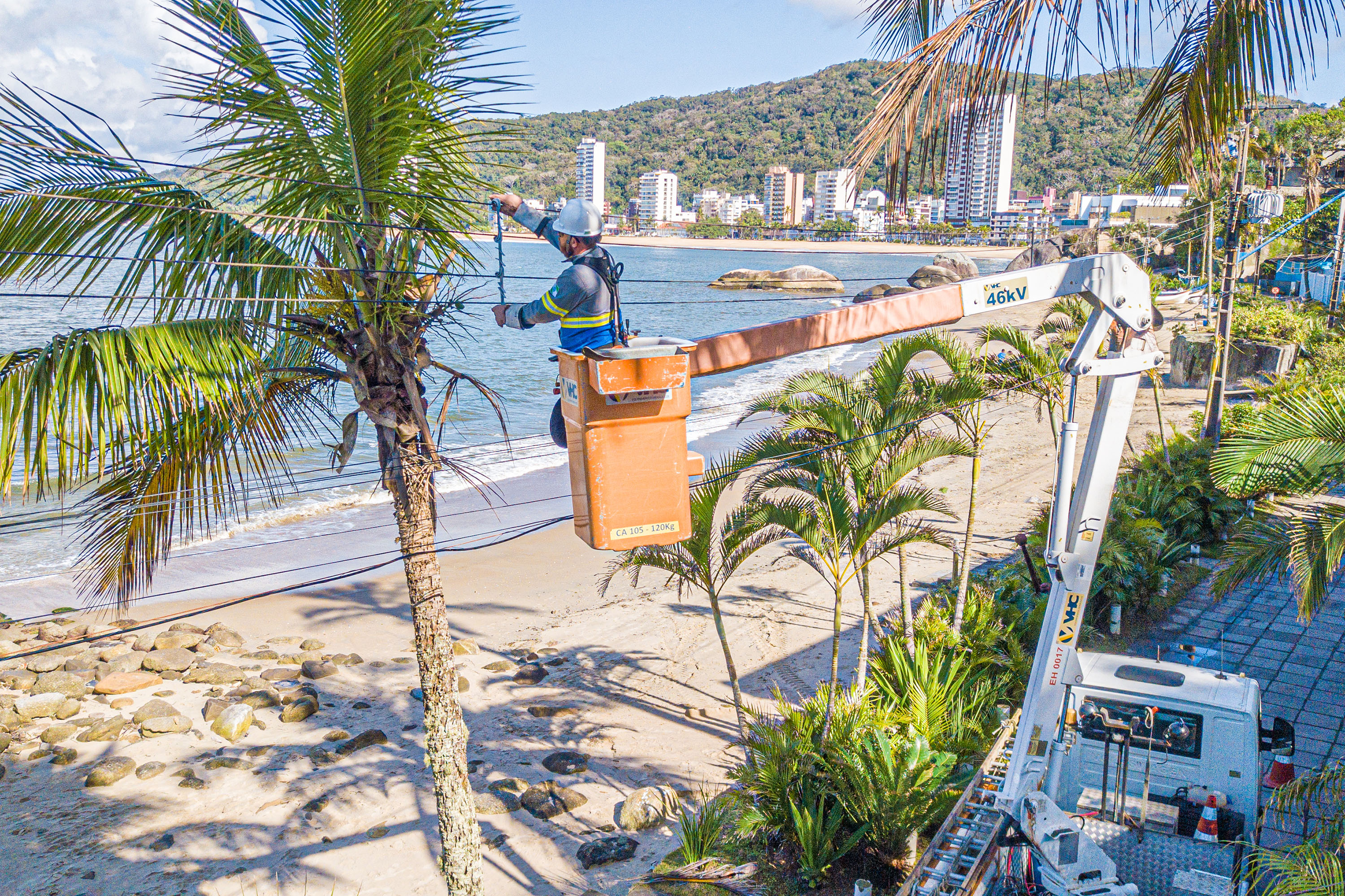 Investimentos de R$ 126,5 milhões no litoral reforçam rede elétrica para a temporada de verão -