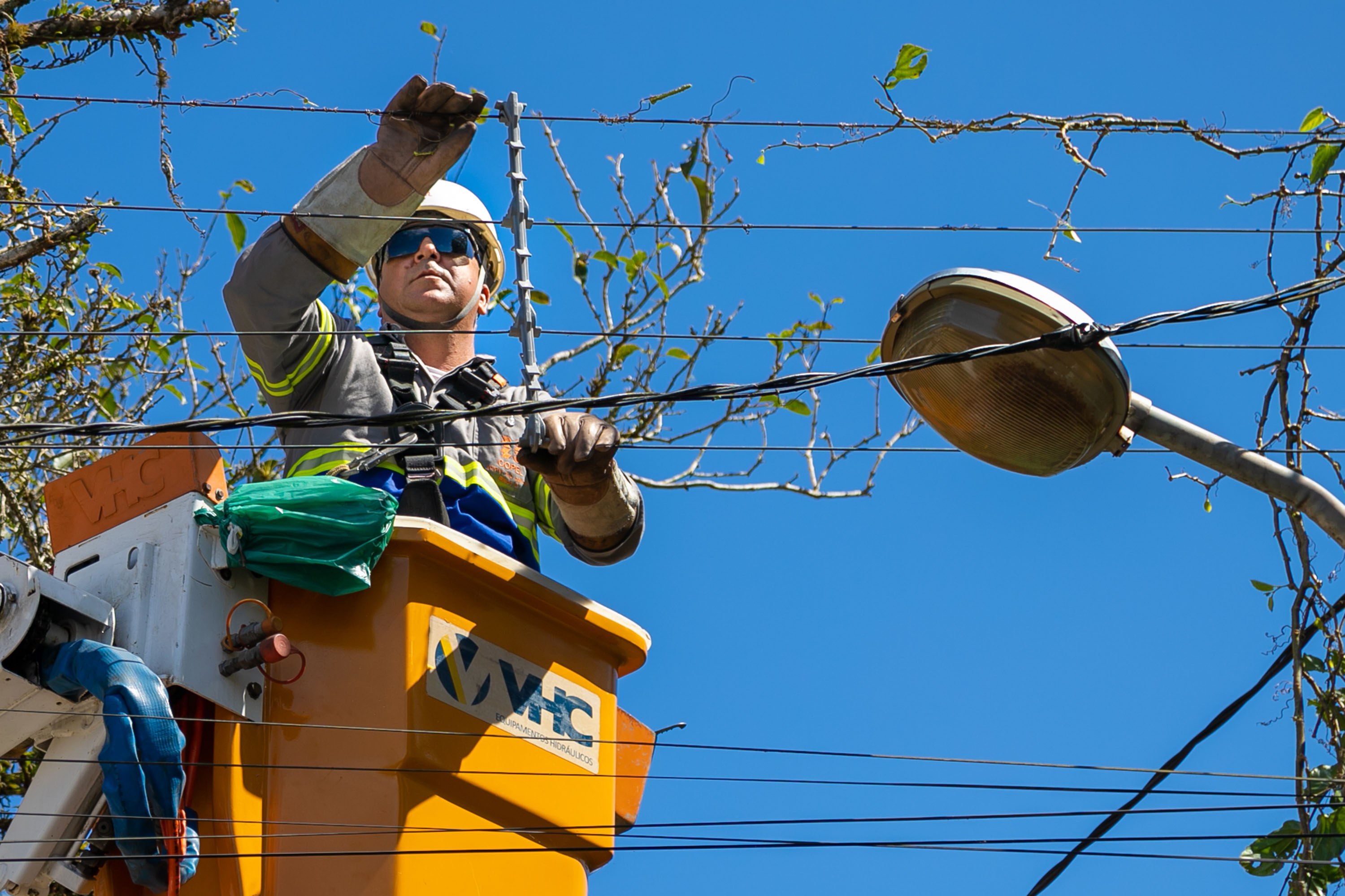 Investimentos de R$ 126,5 milhões no litoral reforçam rede elétrica para a temporada de verão -