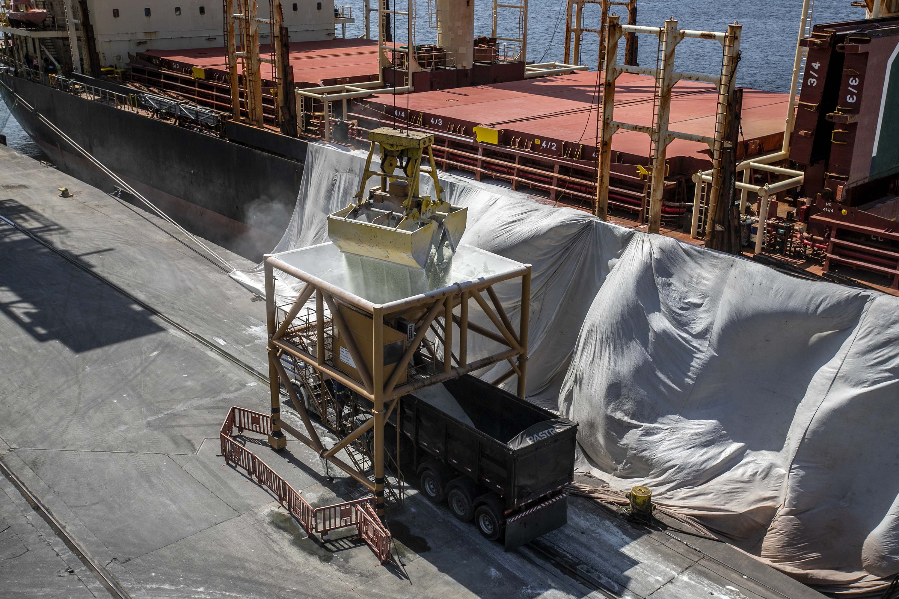 Comunidade portuária do Paraná alcança novo recorde histórico de movimentação