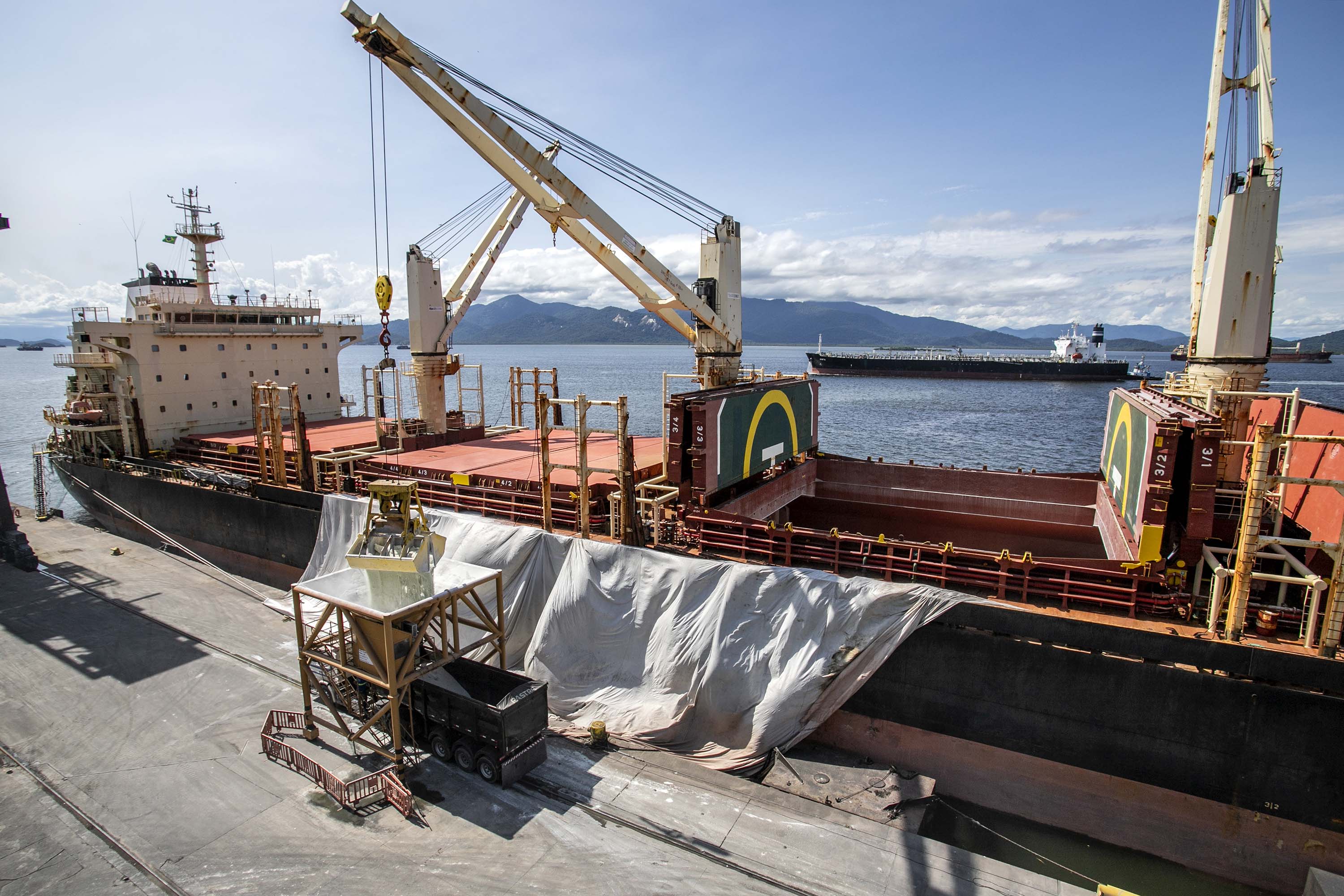 Comunidade portuária do Paraná alcança novo recorde histórico de movimentação