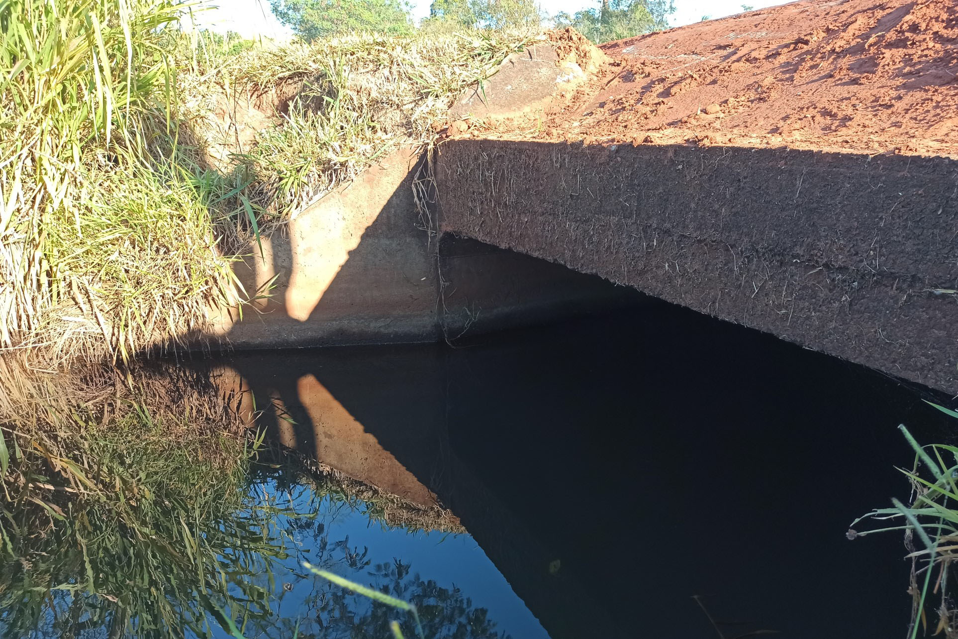 Cheia de rio atinge rodovia entre Douradina e Ivaté; DER/PR monitora situação