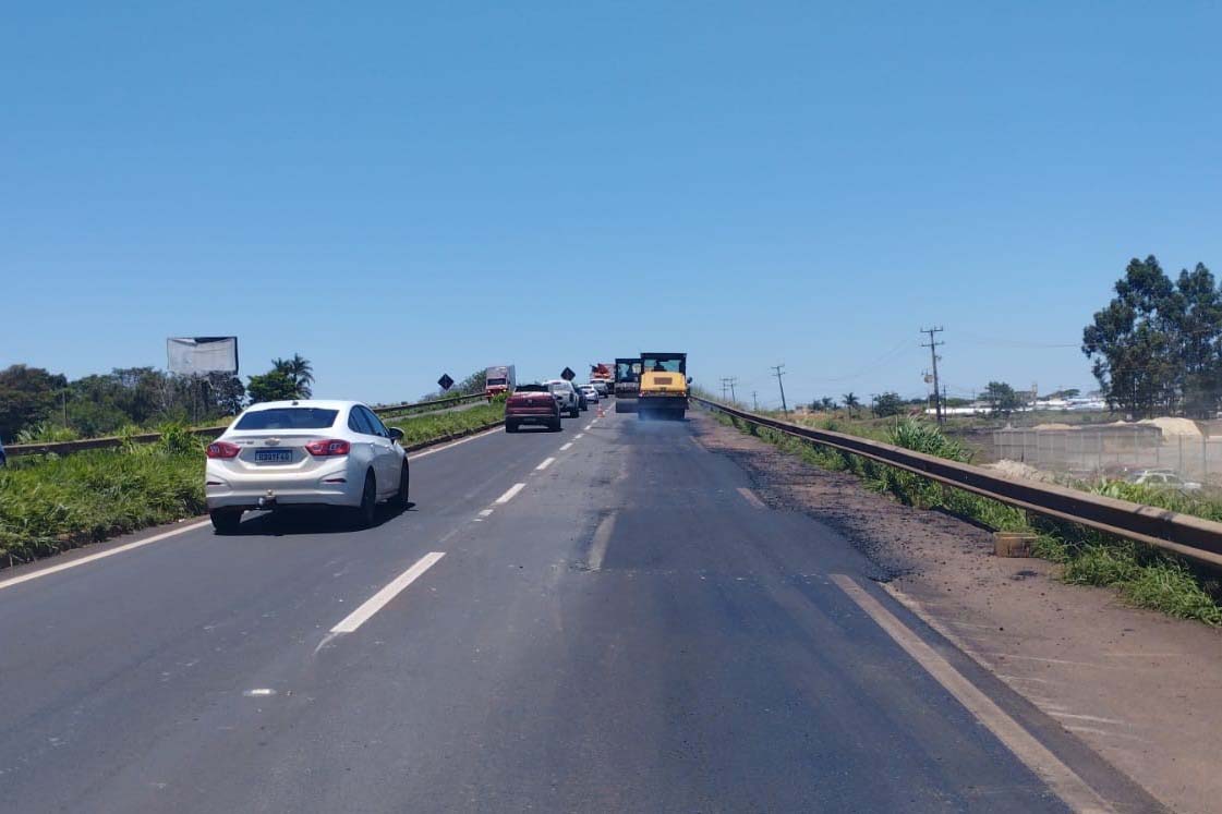 Governo executa serviços de conservação no Contorno de Marialva, no Noroeste