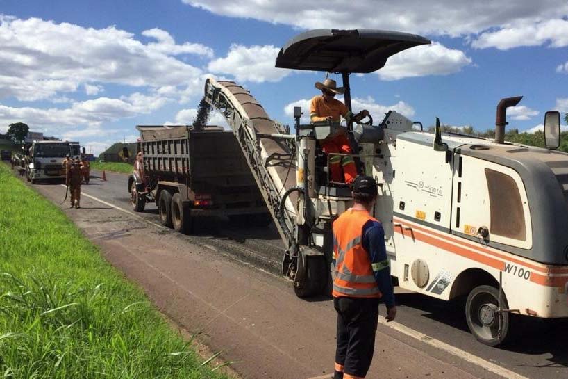Governo executa serviços de conservação no Contorno de Marialva, no Noroeste
