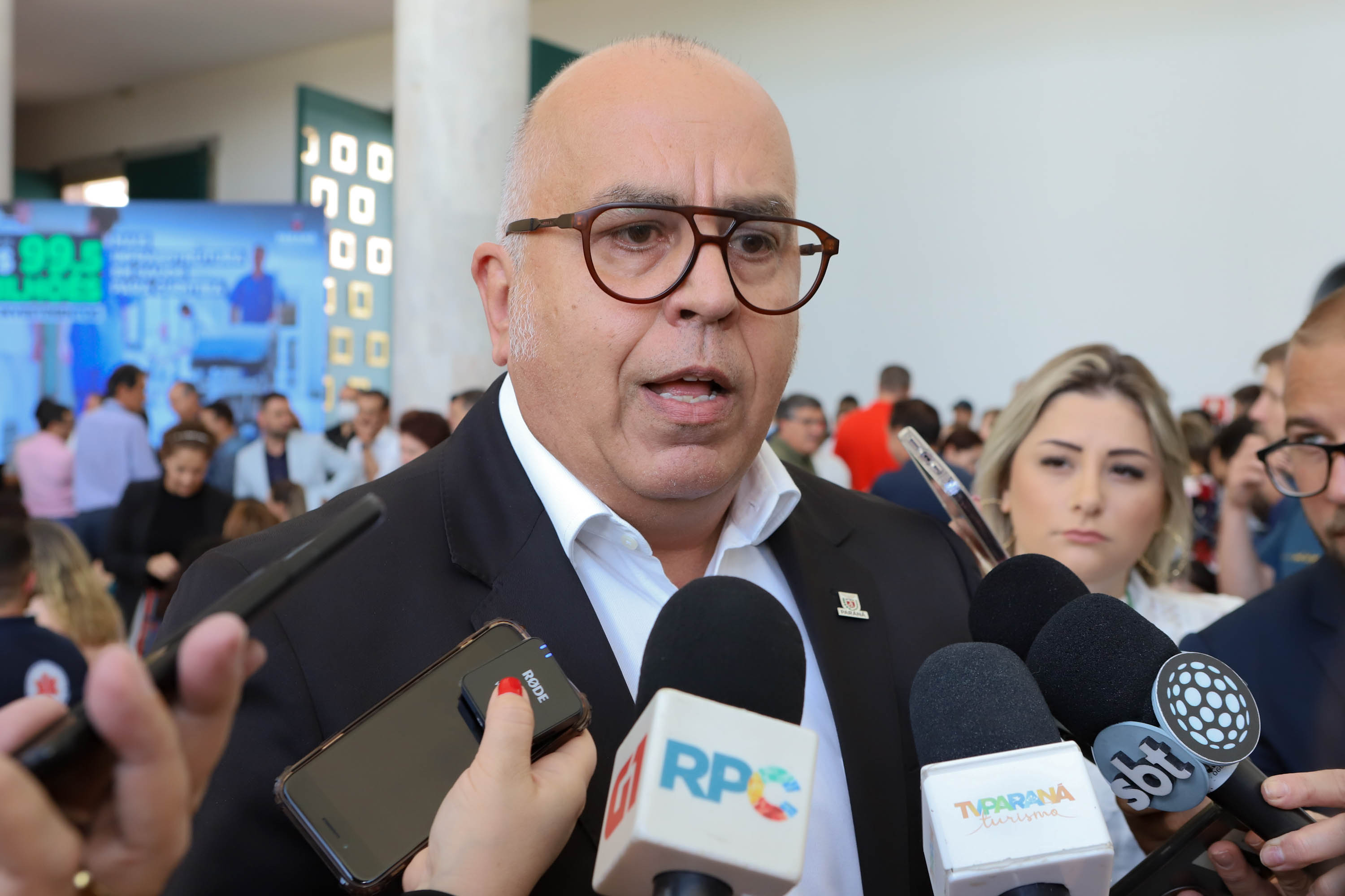 O governador Carlos Massa Ratinho Junior assinou nesta sexta-feira (3) o repasse de R$ 99,5 milhões para investimentos em diversas áreas da saúde do município de Curitiba.