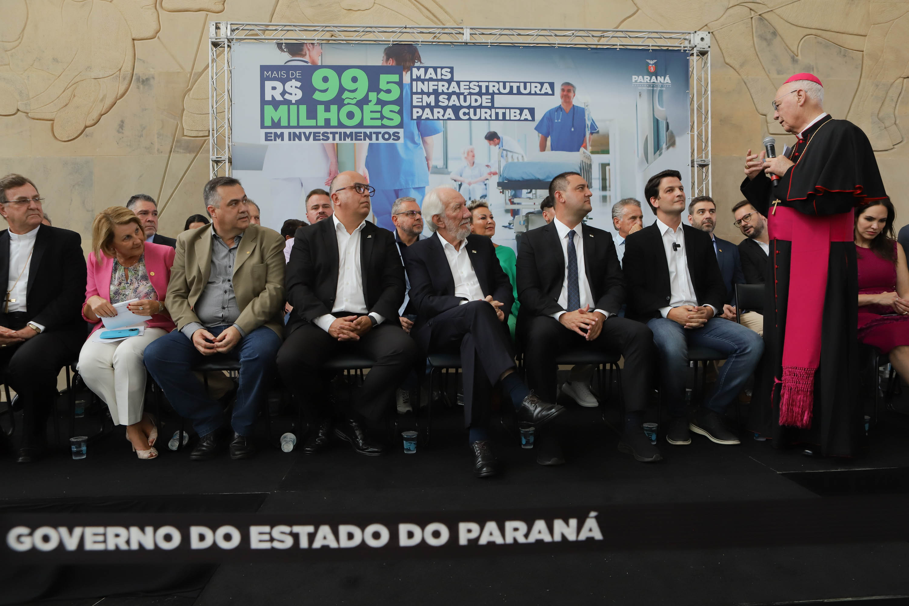 O governador Carlos Massa Ratinho Junior assinou nesta sexta-feira (3) o repasse de R$ 99,5 milhões para investimentos em diversas áreas da saúde do município de Curitiba.