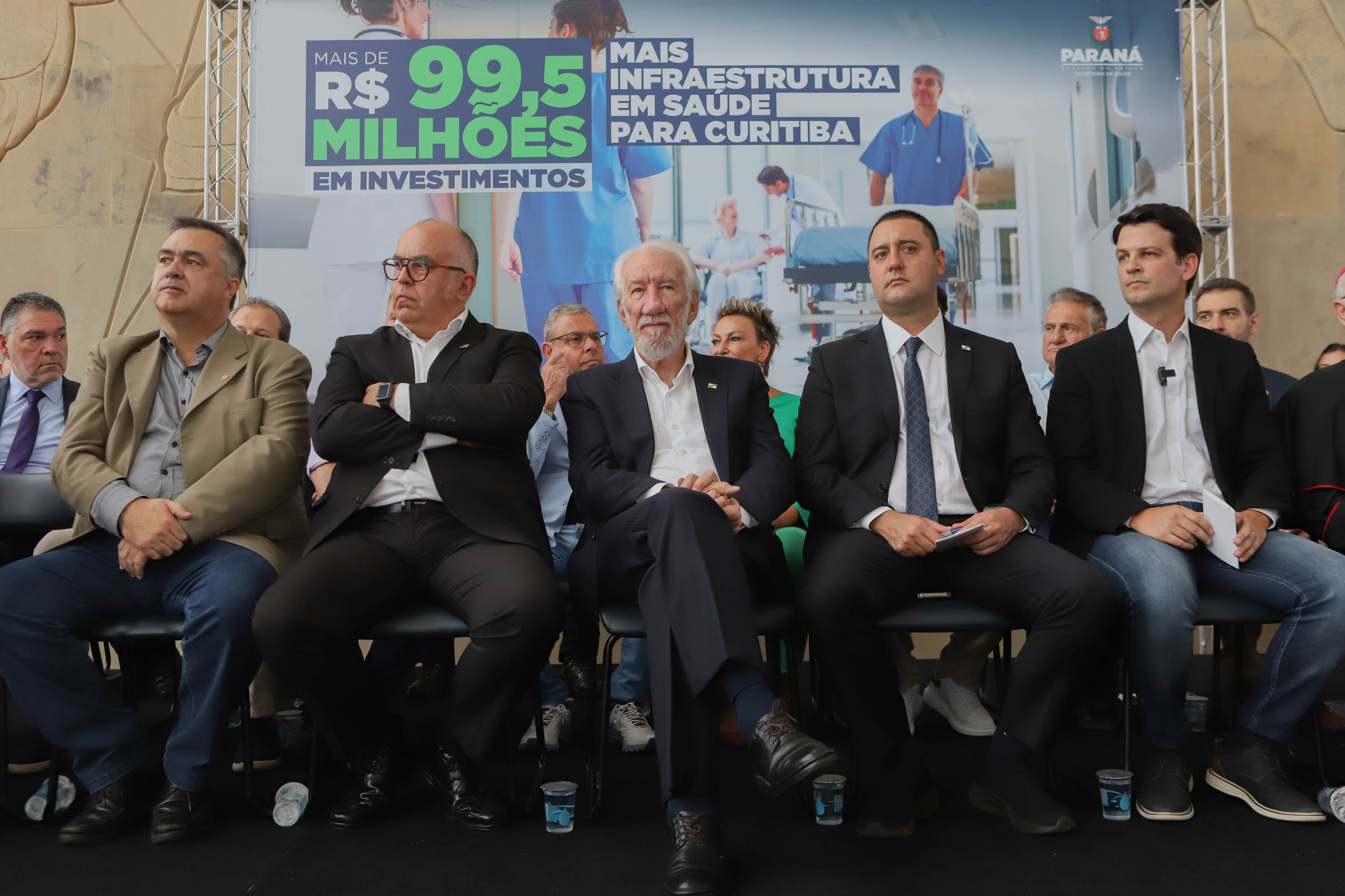 O governador Carlos Massa Ratinho Junior assinou nesta sexta-feira (3) o repasse de R$ 99,5 milhões para investimentos em diversas áreas da saúde do município de Curitiba.