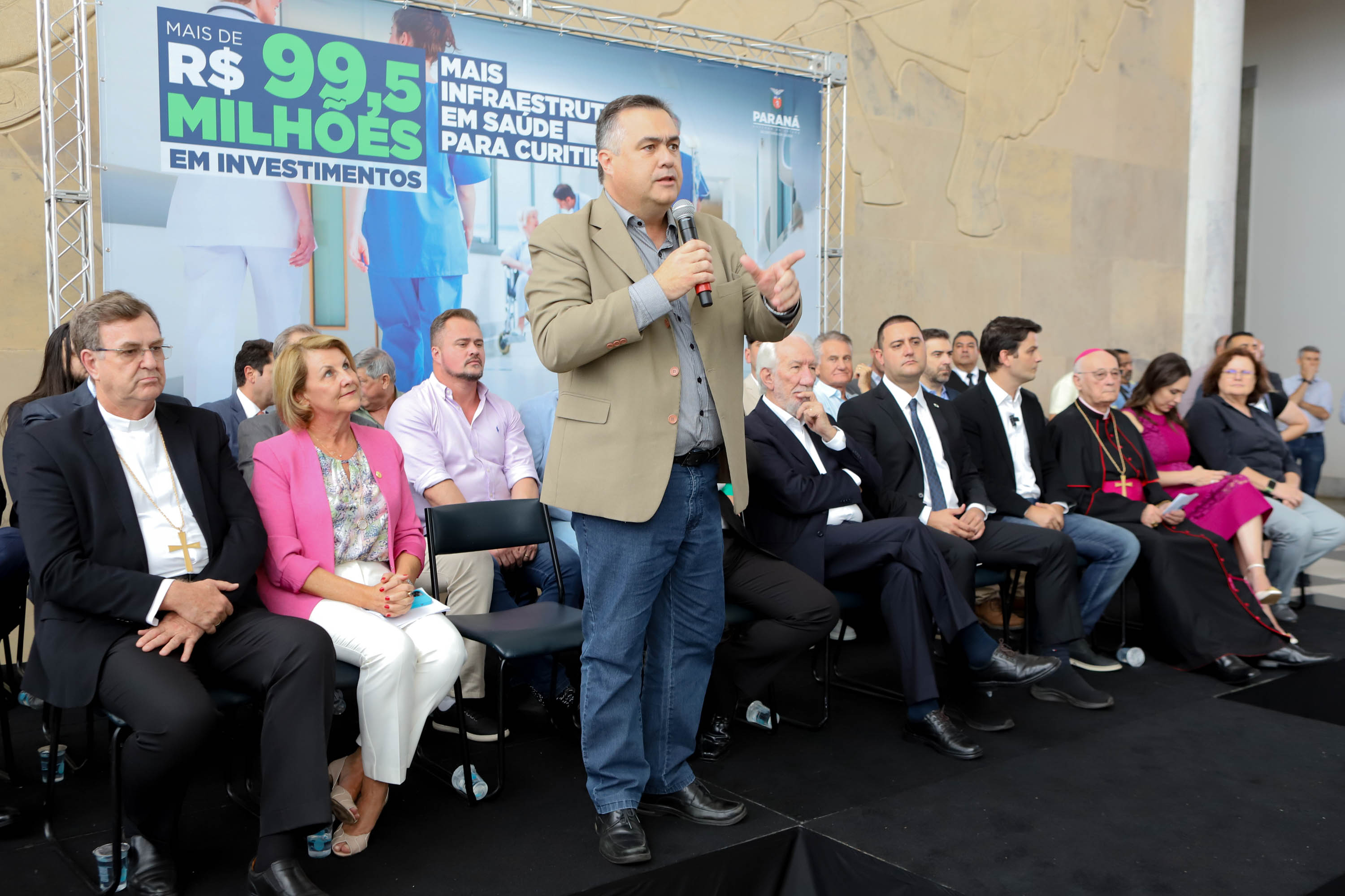 O governador Carlos Massa Ratinho Junior assinou nesta sexta-feira (3) o repasse de R$ 99,5 milhões para investimentos em diversas áreas da saúde do município de Curitiba.