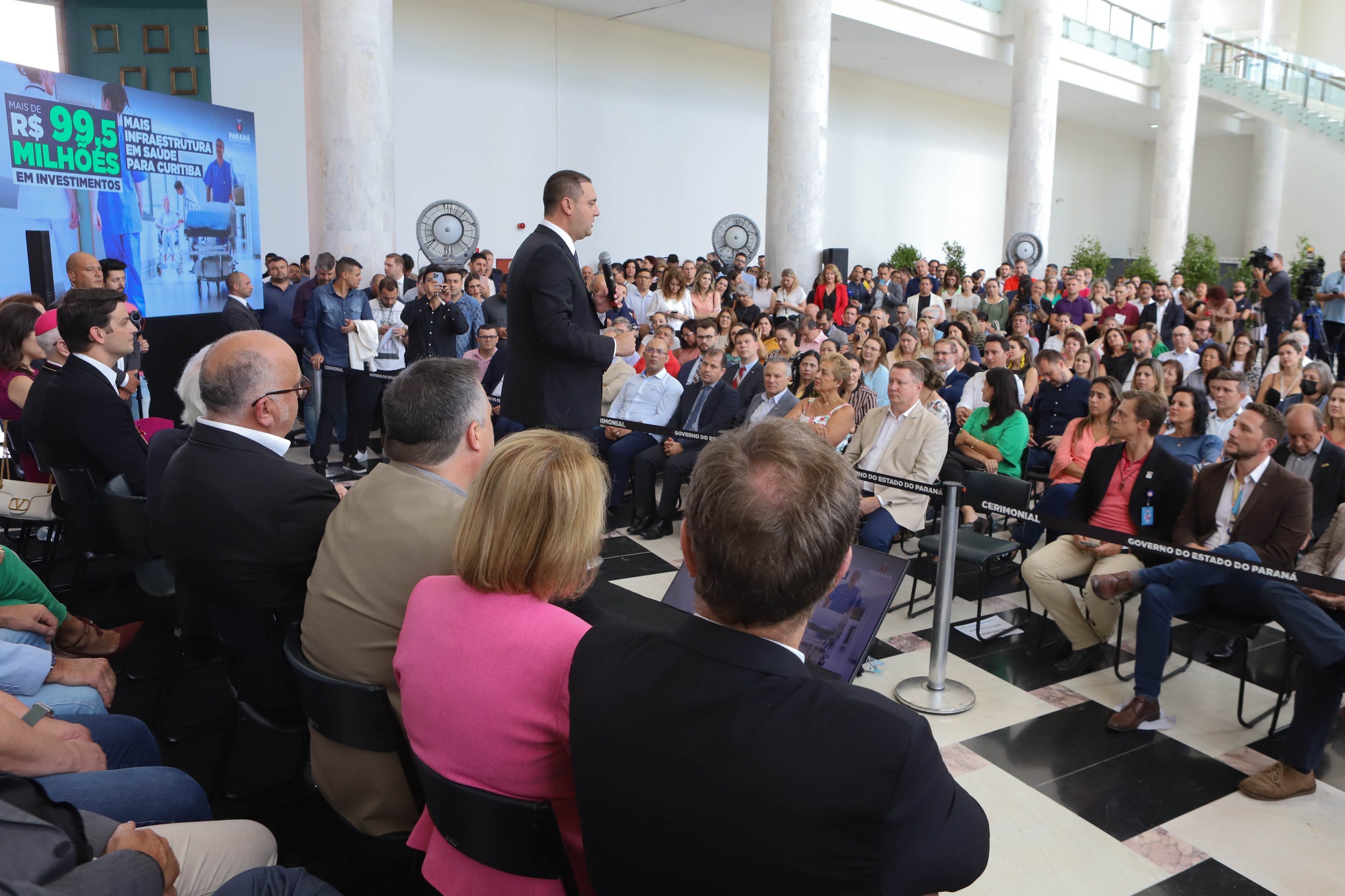 O governador Carlos Massa Ratinho Junior assinou nesta sexta-feira (3) o repasse de R$ 99,5 milhões para investimentos em diversas áreas da saúde do município de Curitiba.
